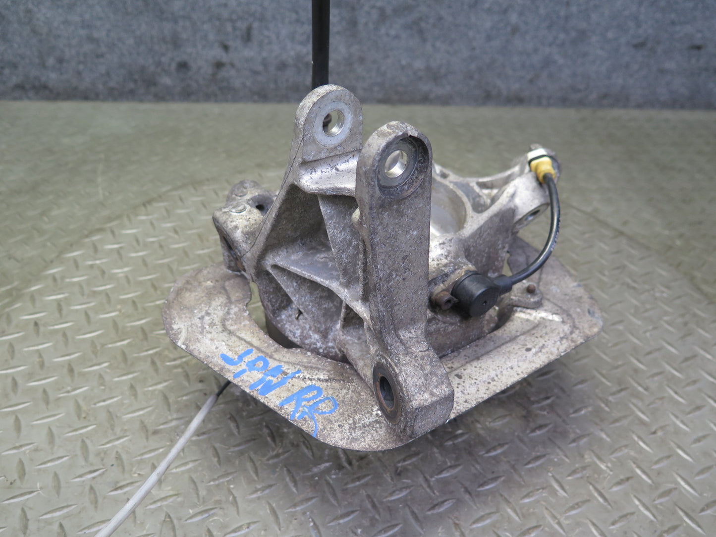 1999-2004 Porsche 911 996 RWD Rear Right Spindle Knuckle Wheel Hub