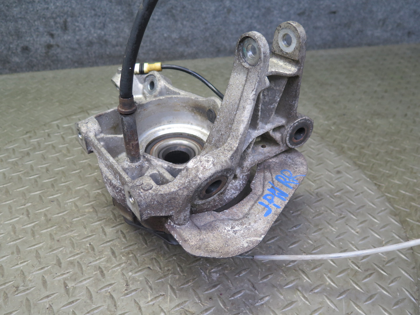 1999-2004 Porsche 911 996 RWD Rear Right Spindle Knuckle Wheel Hub