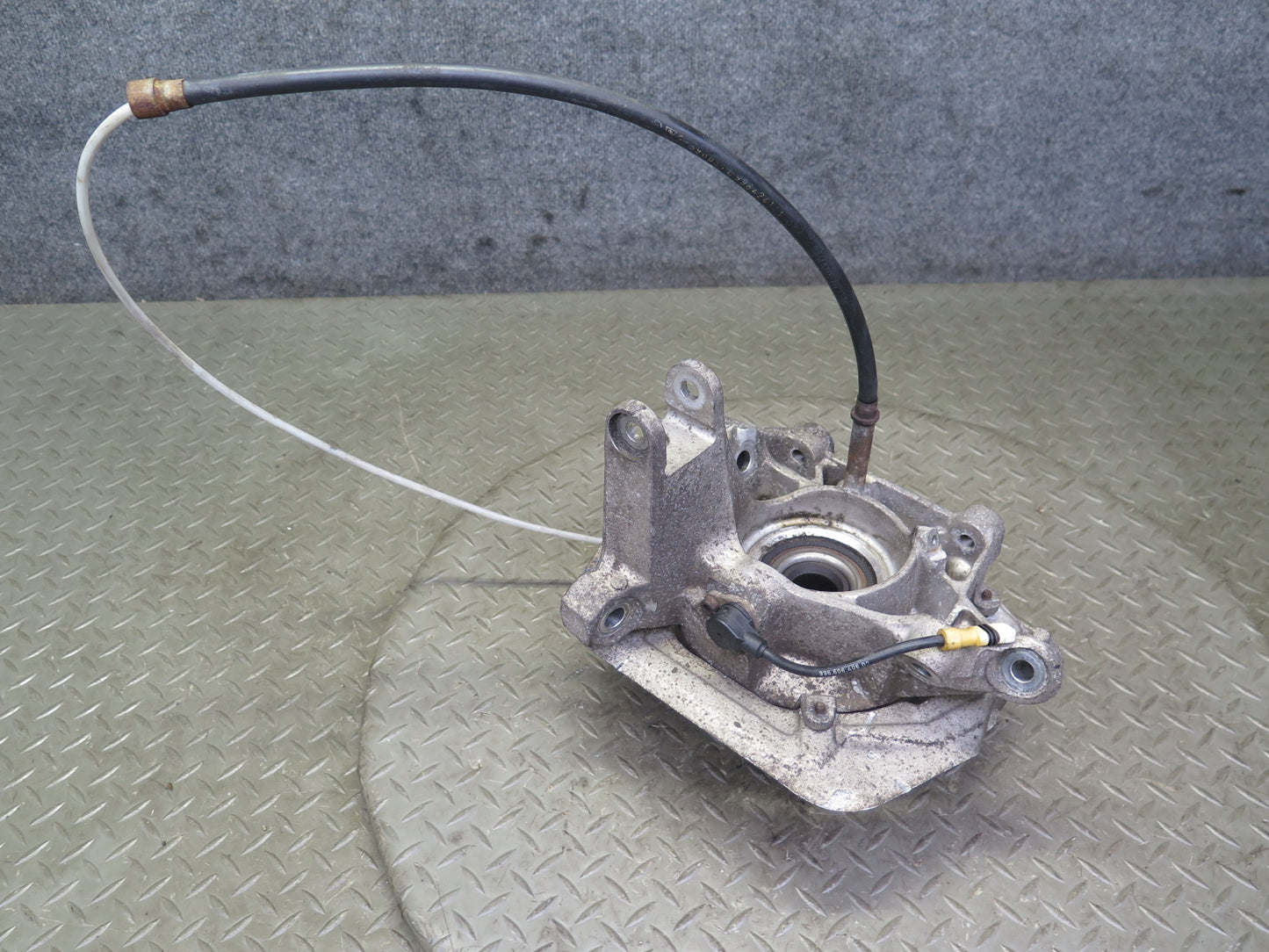 1999-2004 Porsche 911 996 RWD Rear Right Spindle Knuckle Wheel Hub