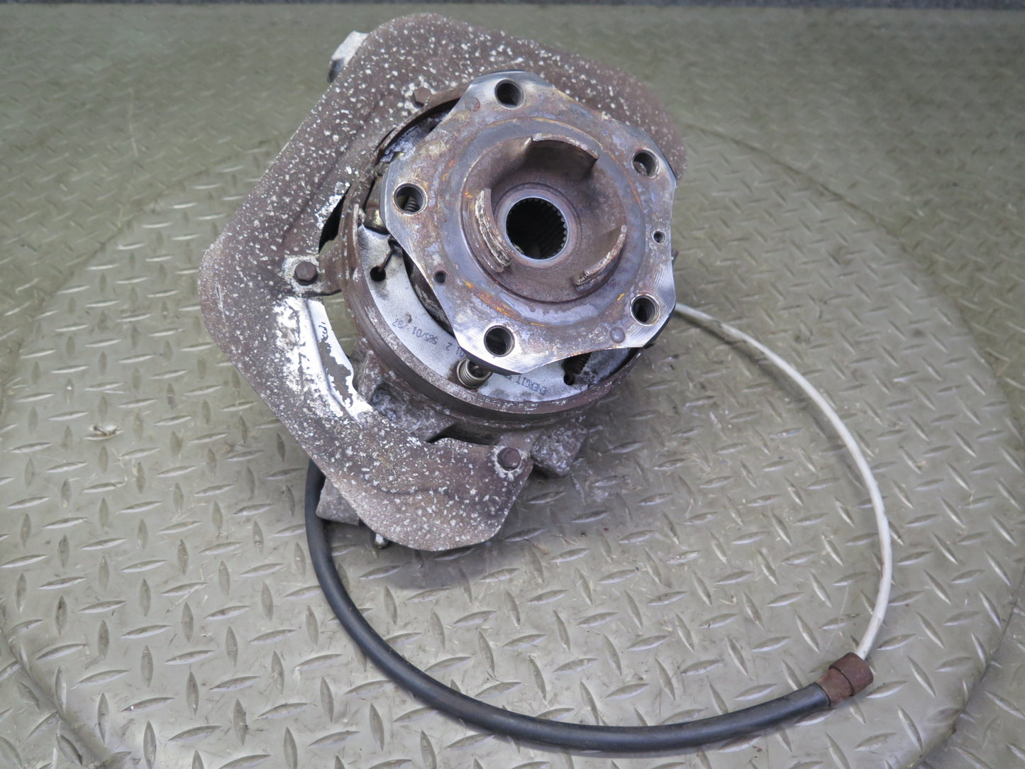 1999-2004 Porsche 911 996 RWD Rear Left Spindle Knuckle Wheel Hub