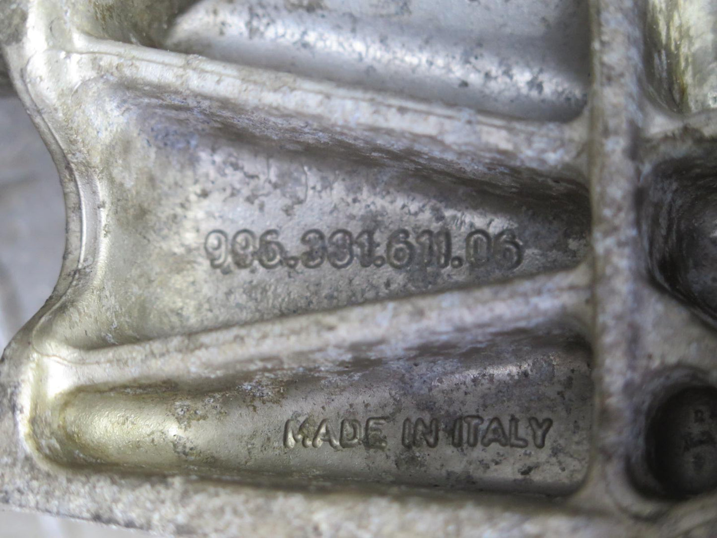 1999-2004 Porsche 911 996 RWD Rear Left Spindle Knuckle Wheel Hub