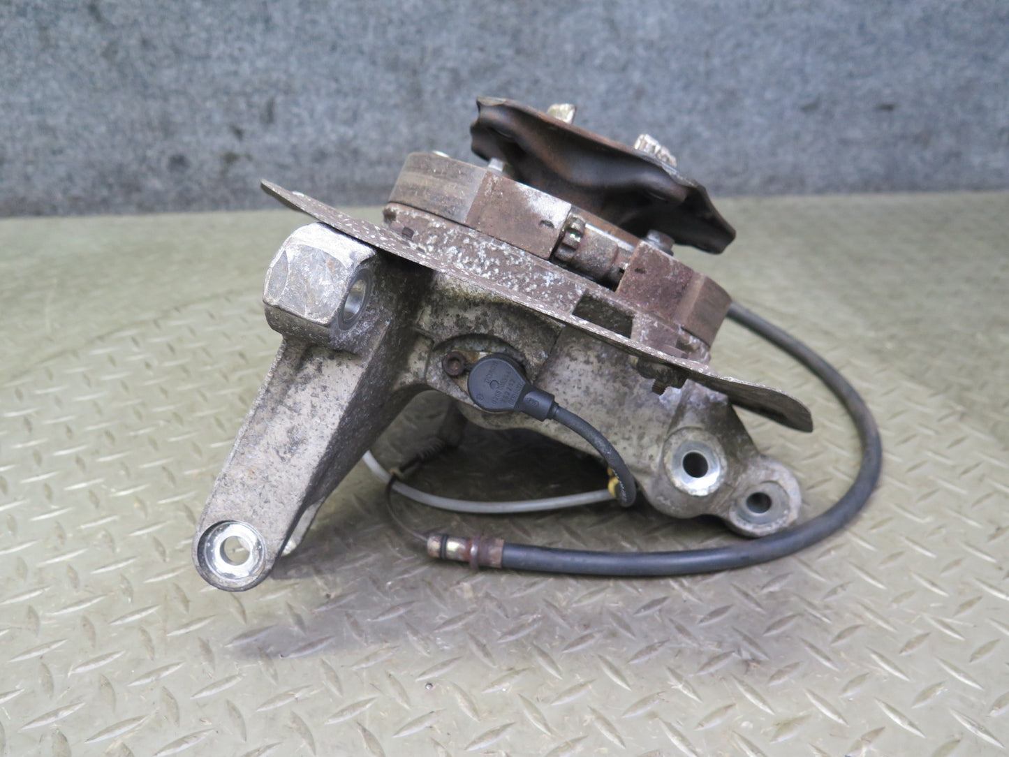 1999-2004 Porsche 911 996 RWD Rear Left Spindle Knuckle Wheel Hub