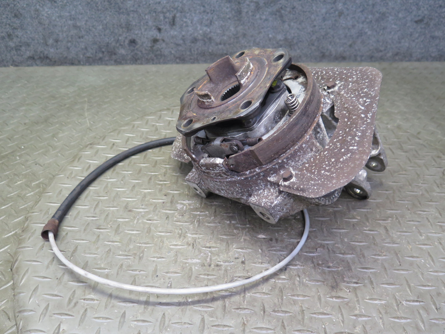 1999-2004 Porsche 911 996 RWD Rear Left Spindle Knuckle Wheel Hub