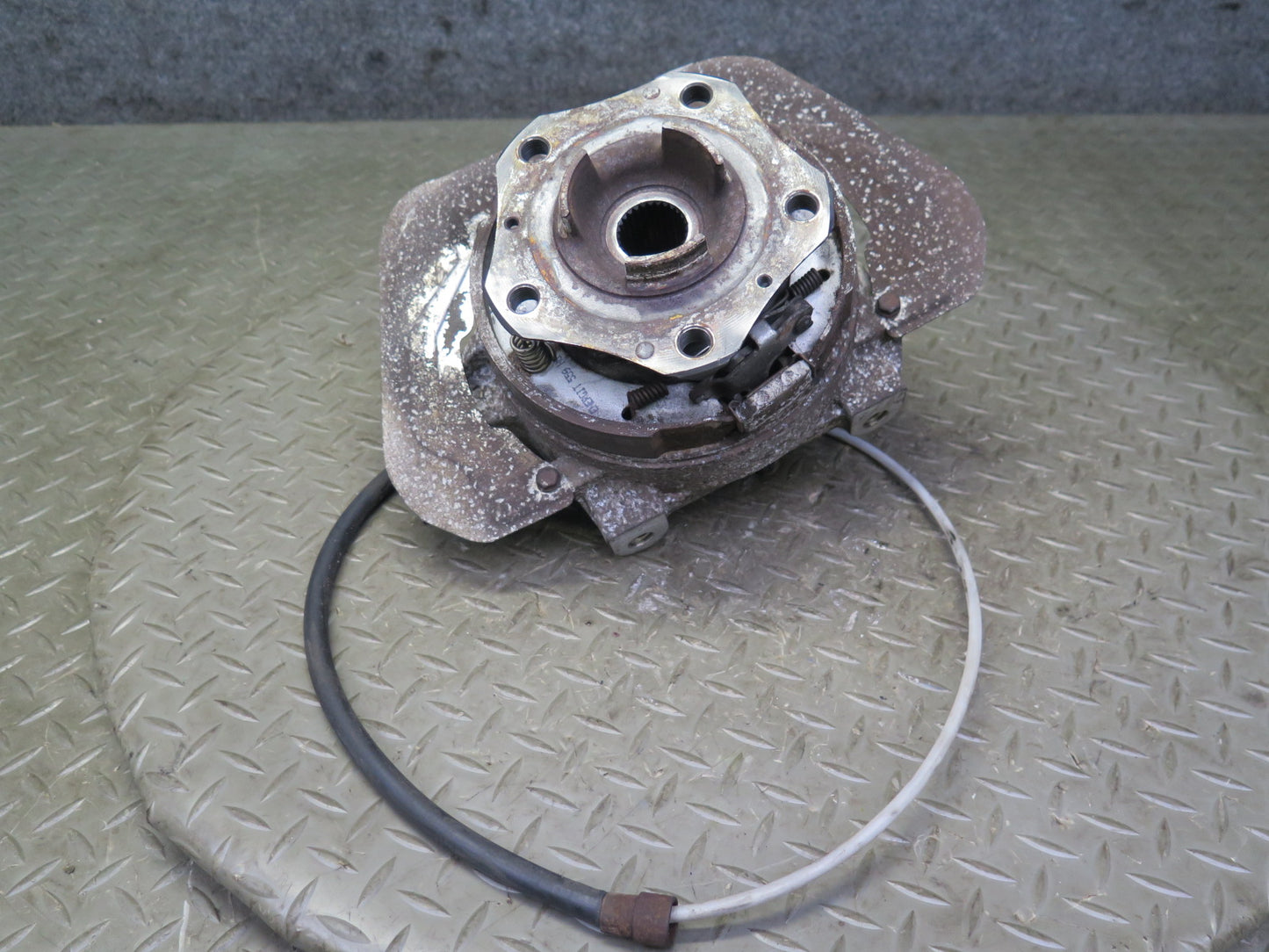 1999-2004 Porsche 911 996 RWD Rear Left Spindle Knuckle Wheel Hub