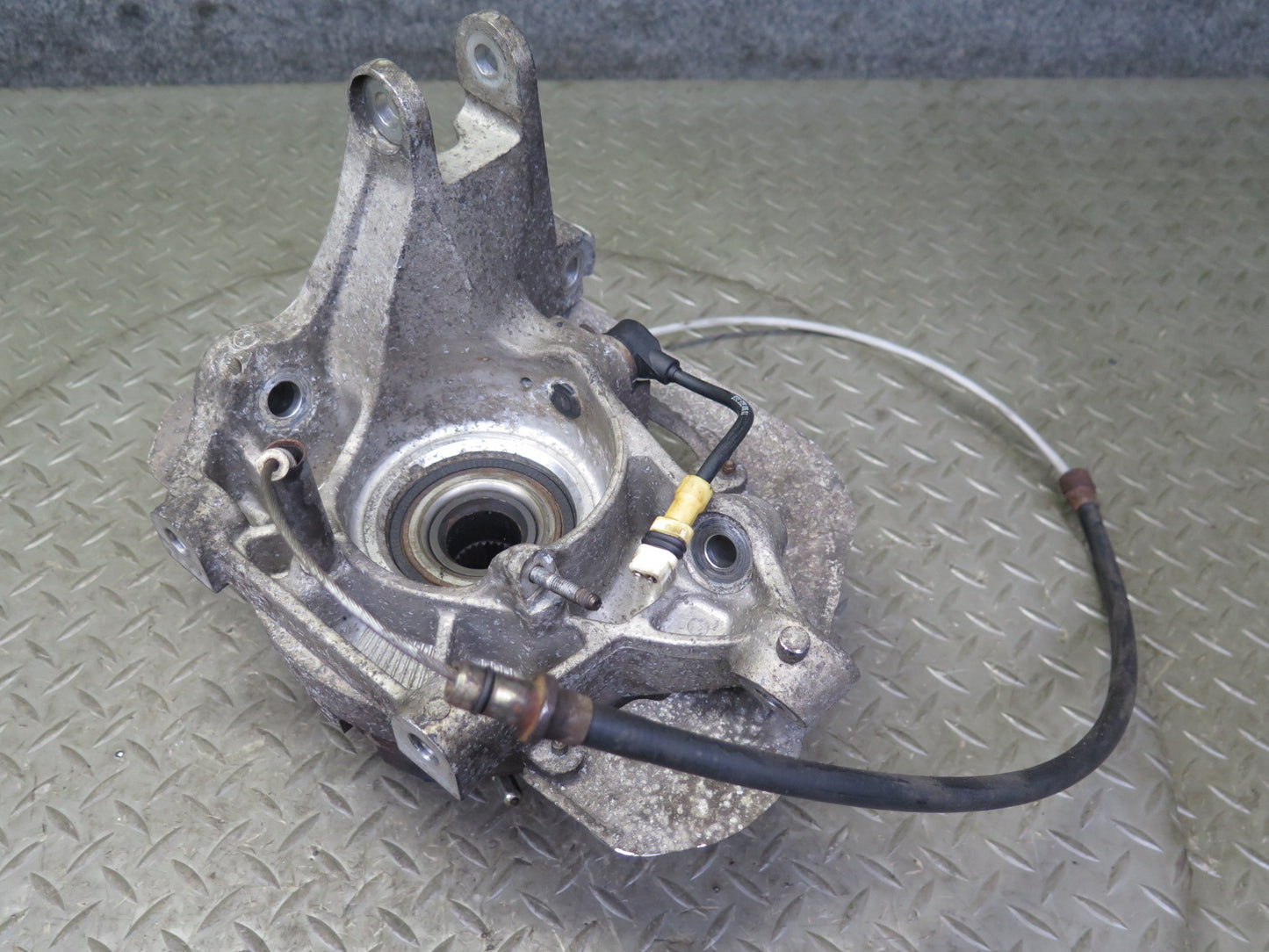 1999-2004 Porsche 911 996 RWD Rear Left Spindle Knuckle Wheel Hub