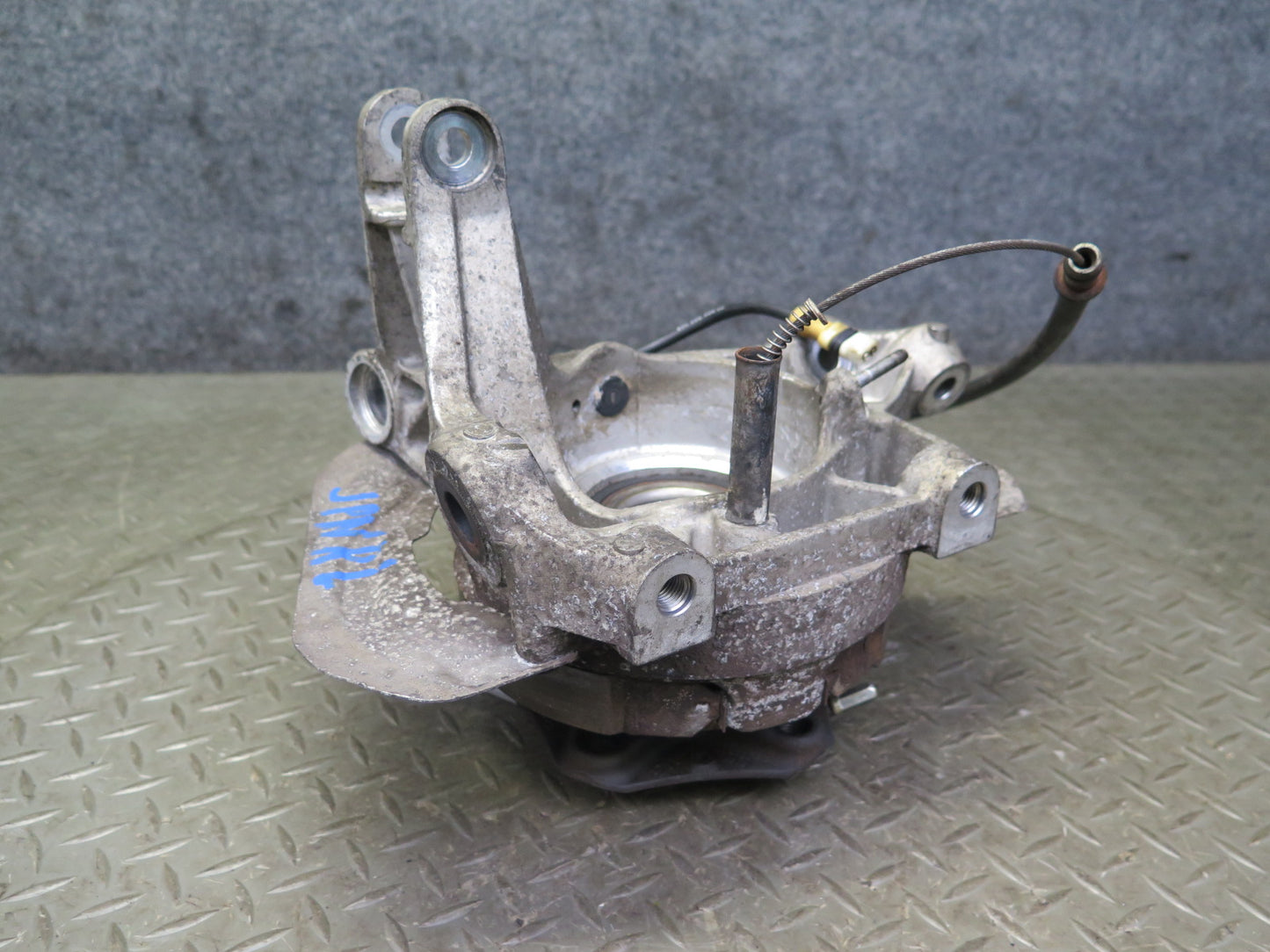 1999-2004 Porsche 911 996 RWD Rear Left Spindle Knuckle Wheel Hub