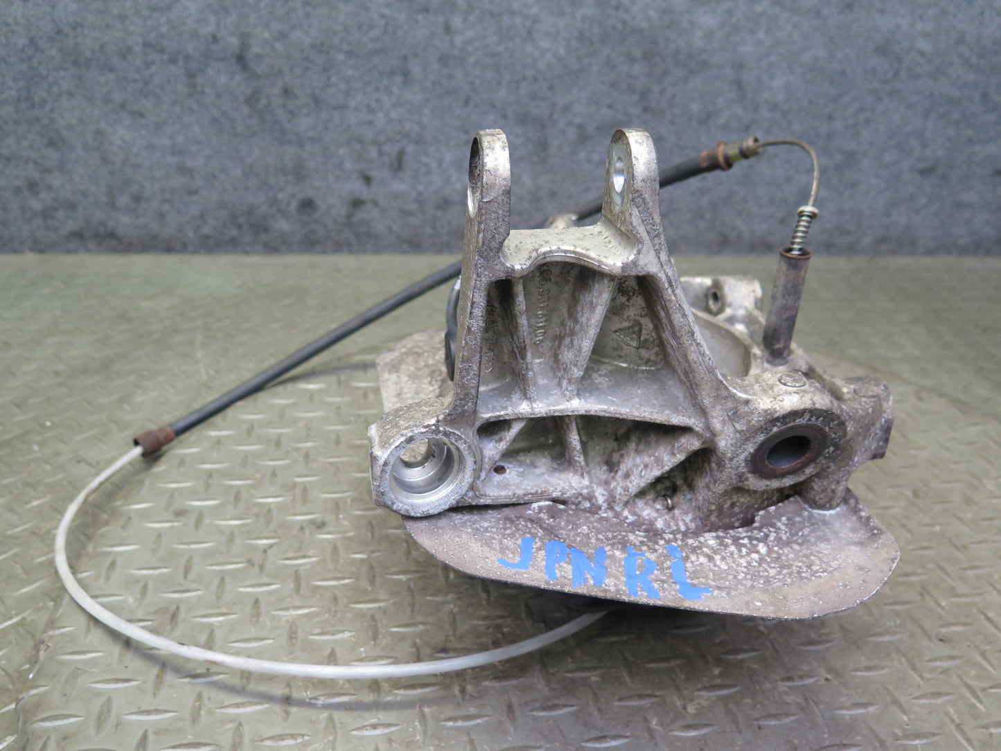 1999-2004 Porsche 911 996 RWD Rear Left Spindle Knuckle Wheel Hub