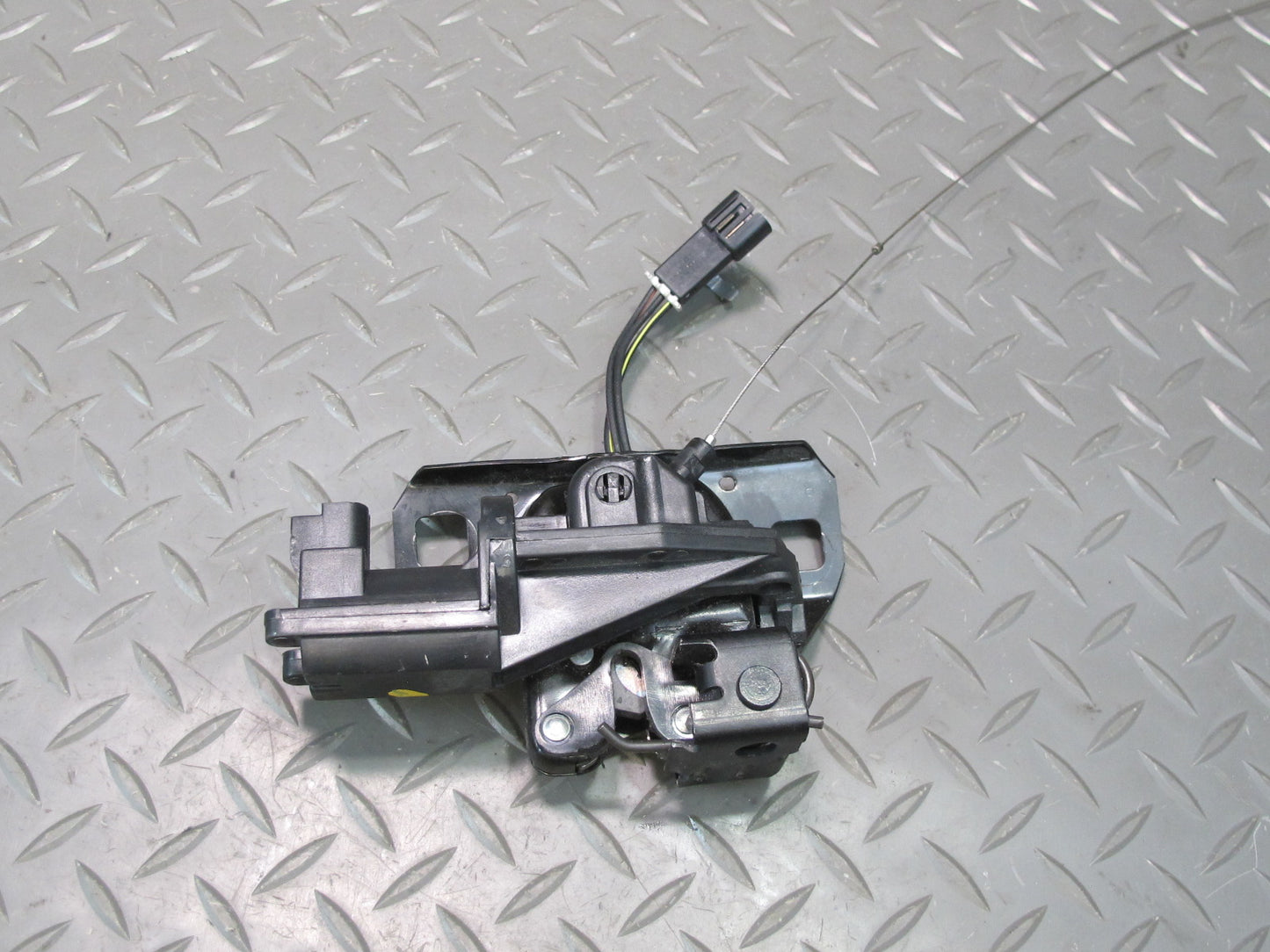 98-04 Chevrolet Corvette C5 Convertible Rear Trunk Hatch Lock Latch OEM