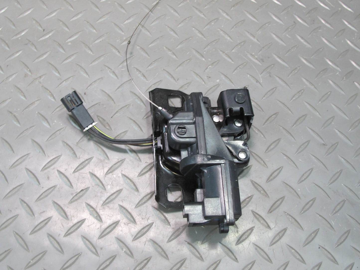 98-04 Chevrolet Corvette C5 Convertible Rear Trunk Hatch Lock Latch OEM