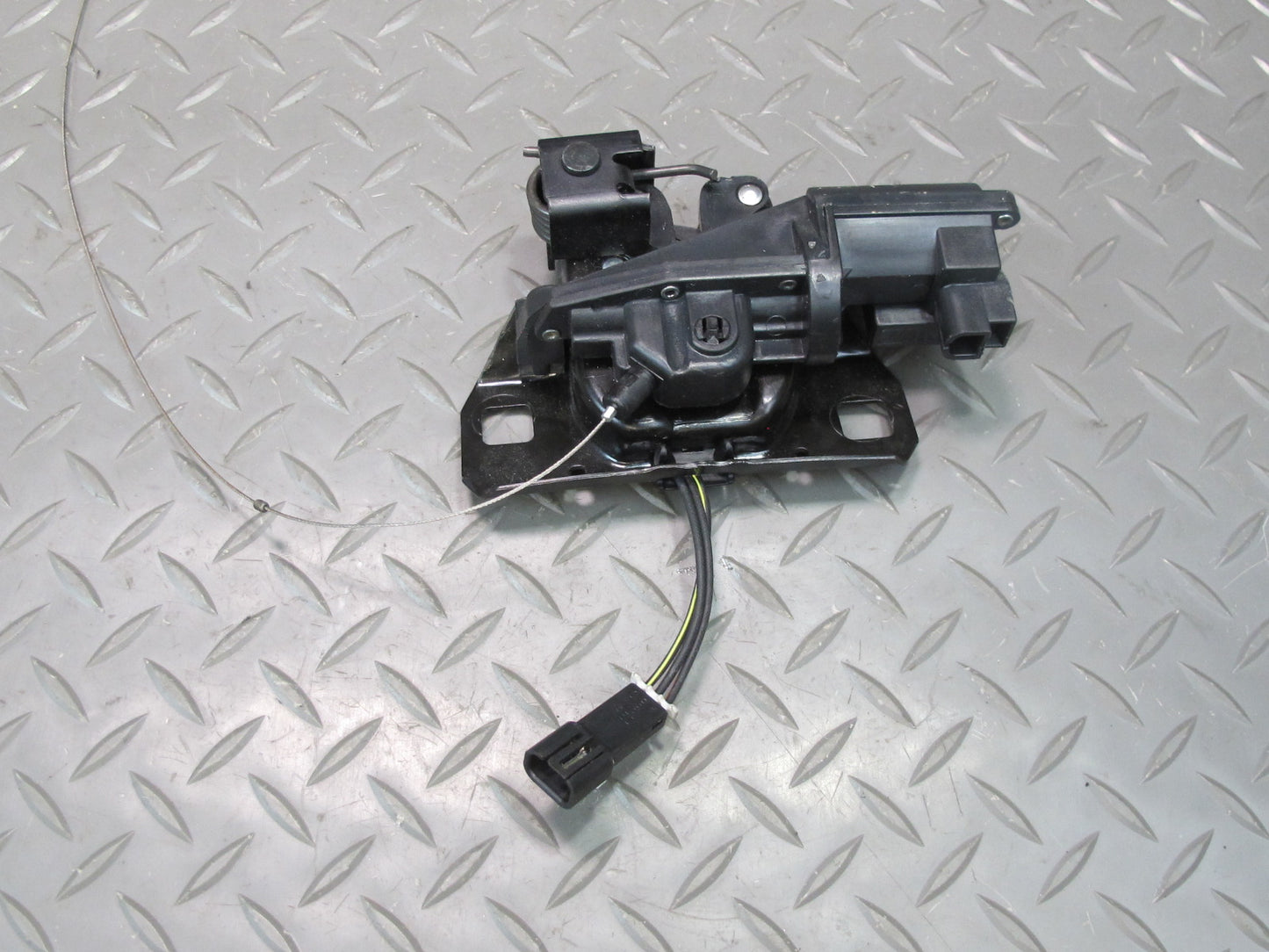 98-04 Chevrolet Corvette C5 Convertible Rear Trunk Hatch Lock Latch OEM