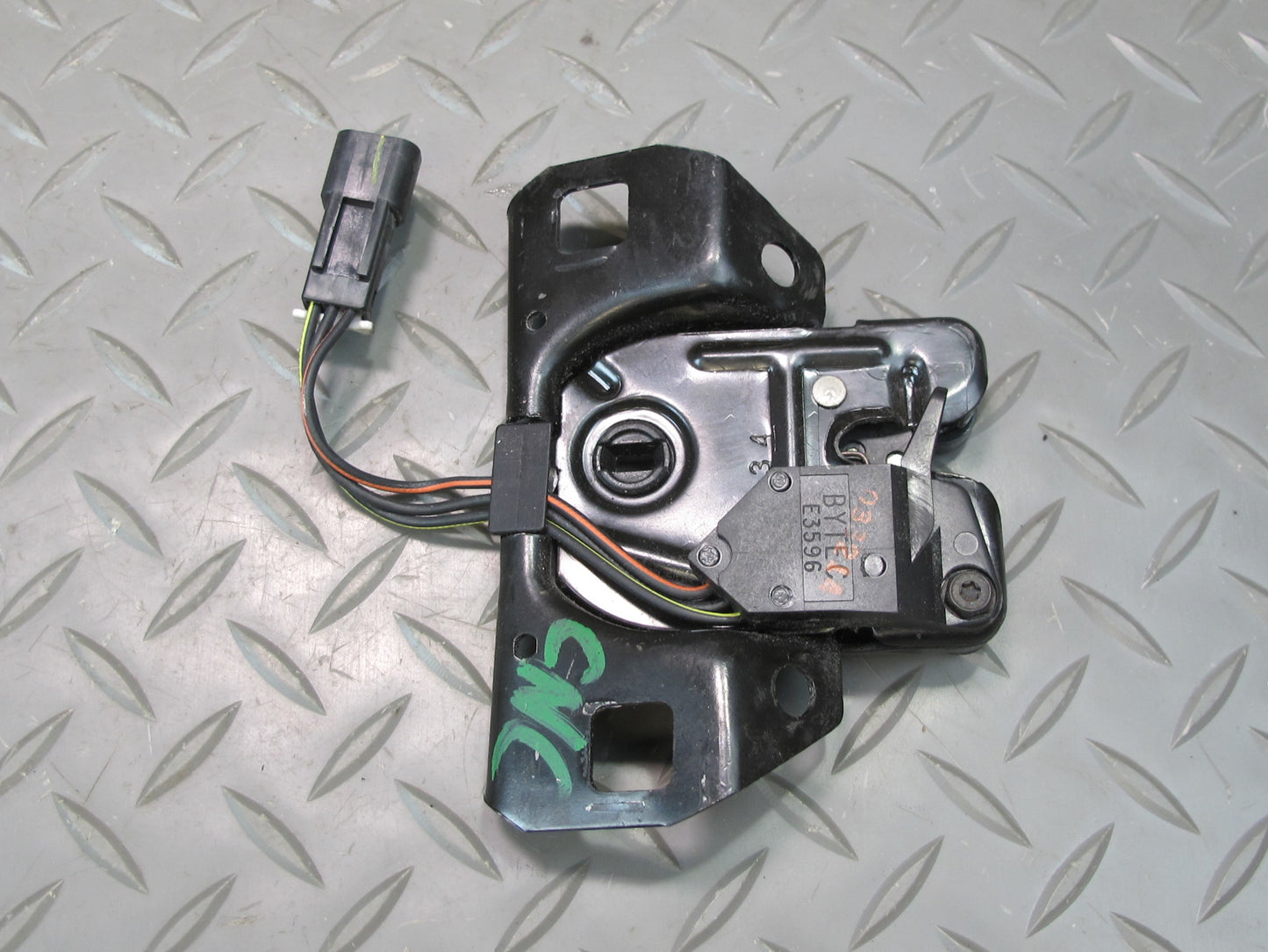 98-04 Chevrolet Corvette C5 Convertible Rear Trunk Hatch Lock Latch OEM