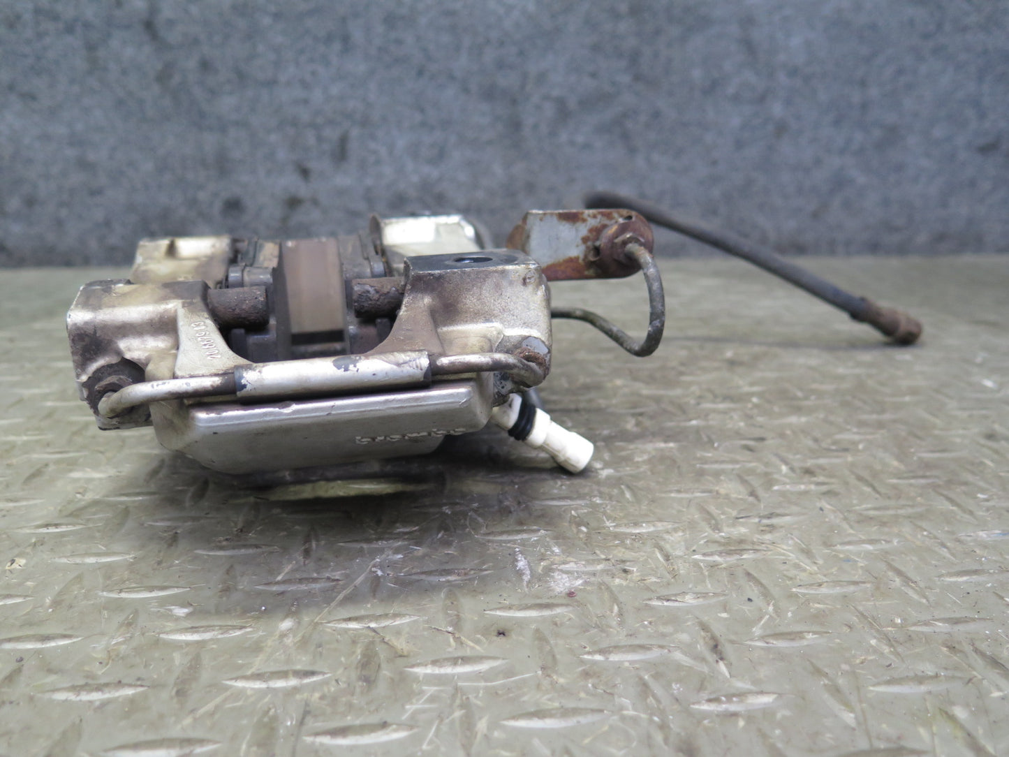 2000-2005 Porsche 911 Carrera 996 AWD Rear Left & Right Brembo Brake Caliper Set