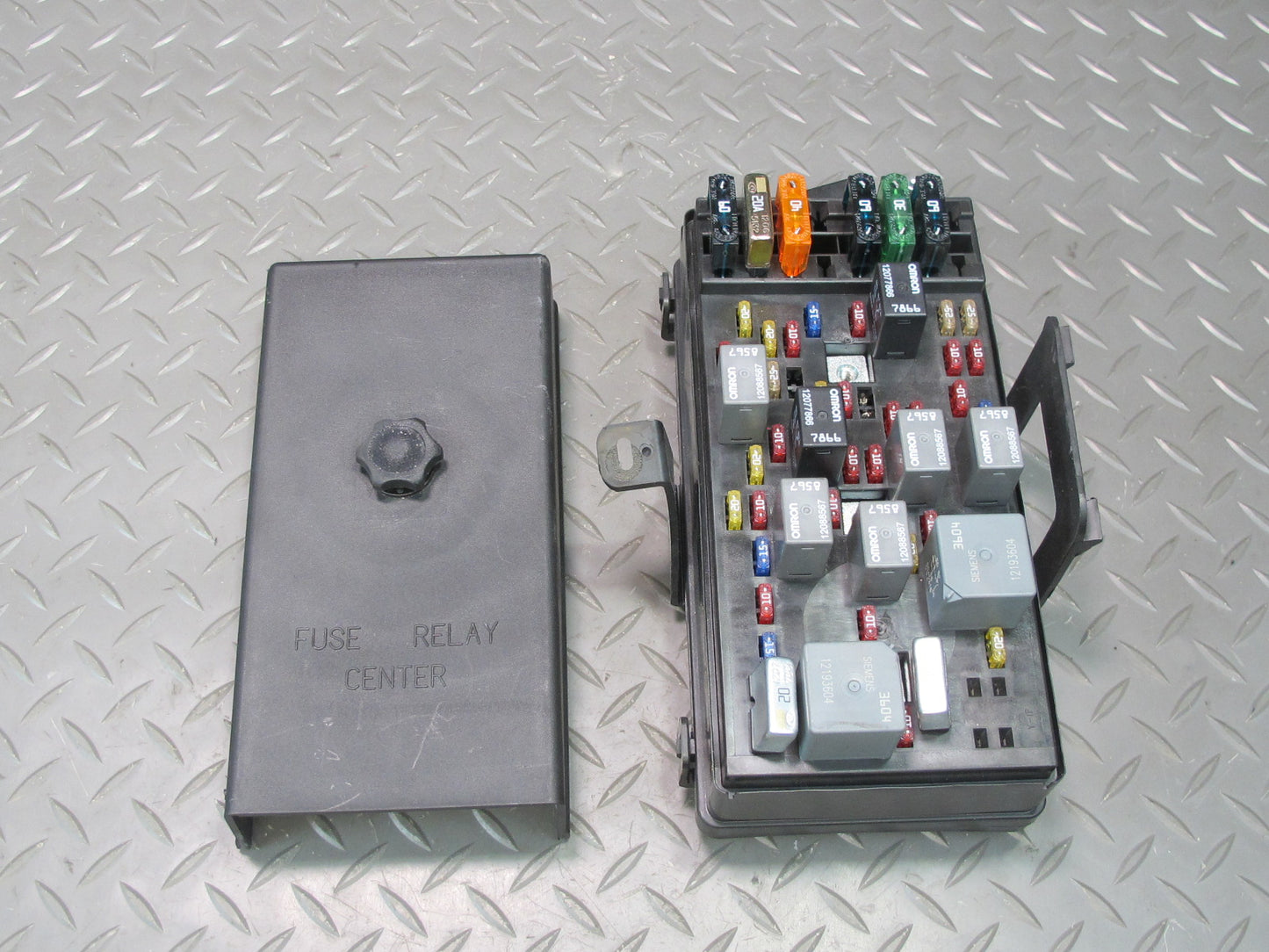 01-04 Chevrolet Corvette C5 Engine Bay Fuse Relay Box Module 10443148 OEM