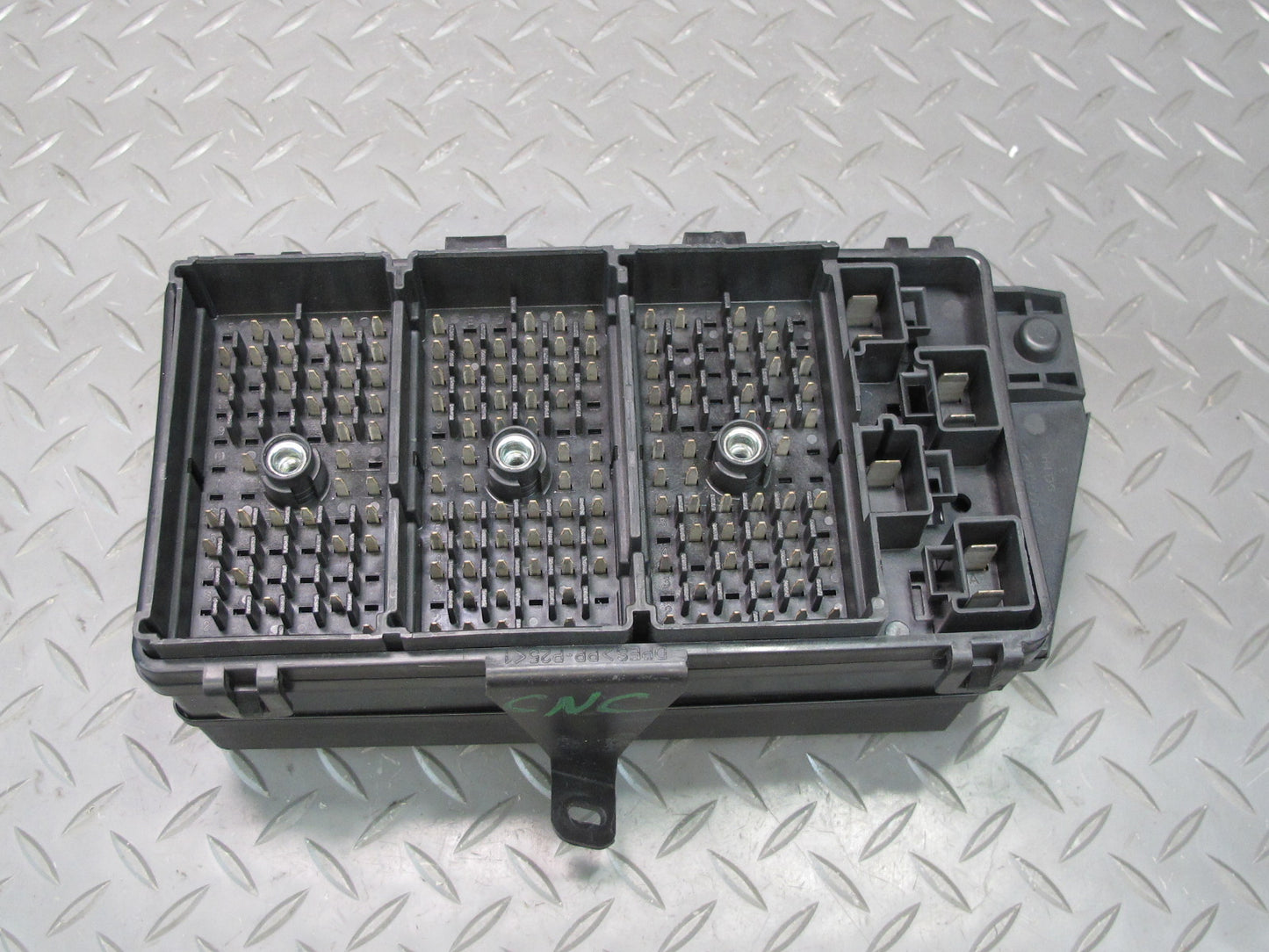 01-04 Chevrolet Corvette C5 Engine Bay Fuse Relay Box Module 10443148 OEM