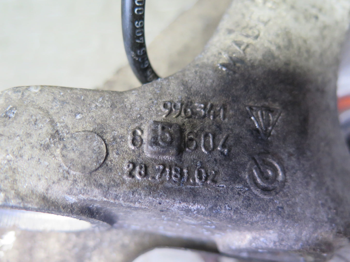 1999-2004 Porsche 911 996 Boxster RWD Front Right Spindle Knuckle Wheel Hub