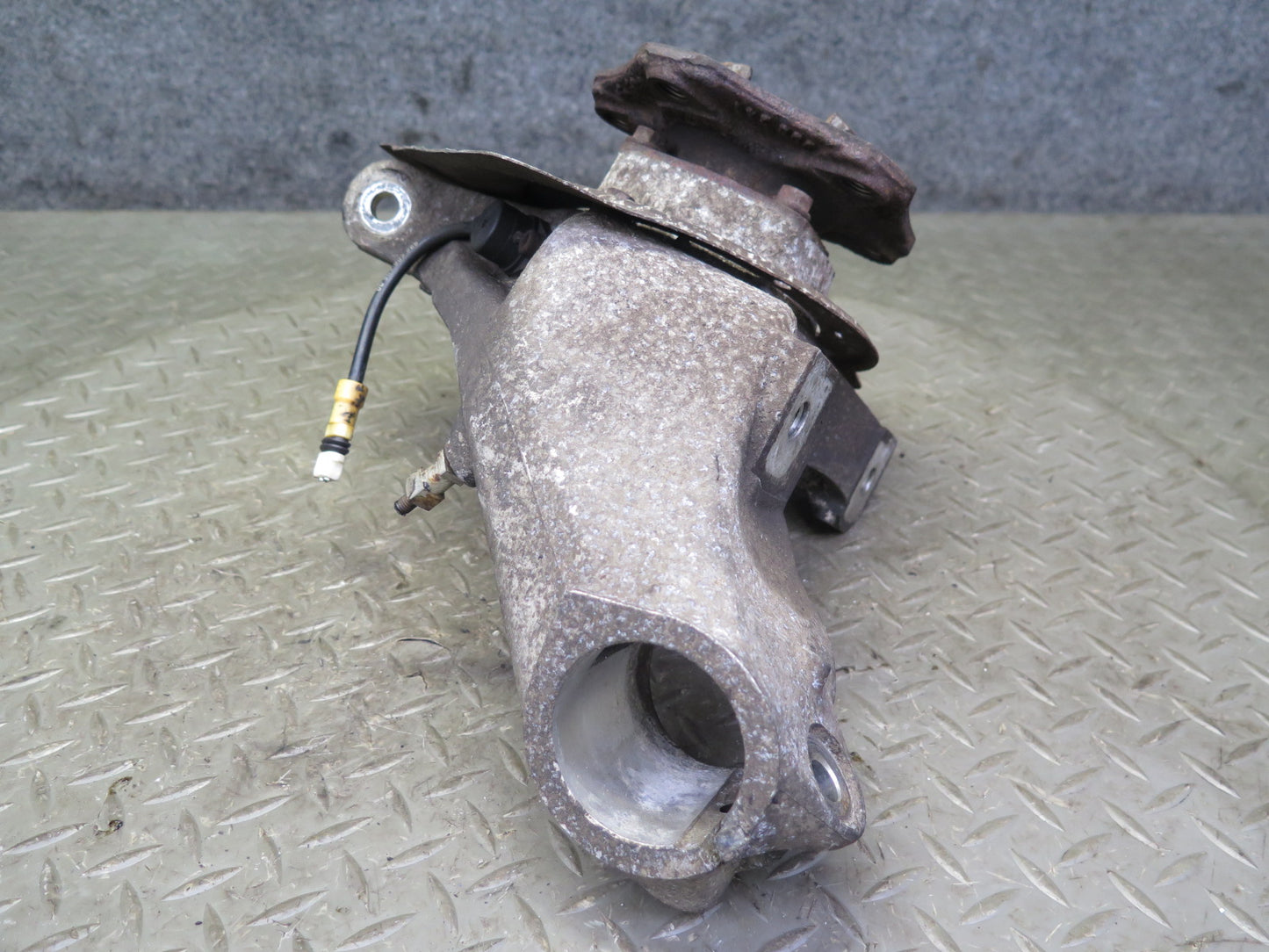 1999-2004 Porsche 911 996 Boxster RWD Front Right Spindle Knuckle Wheel Hub