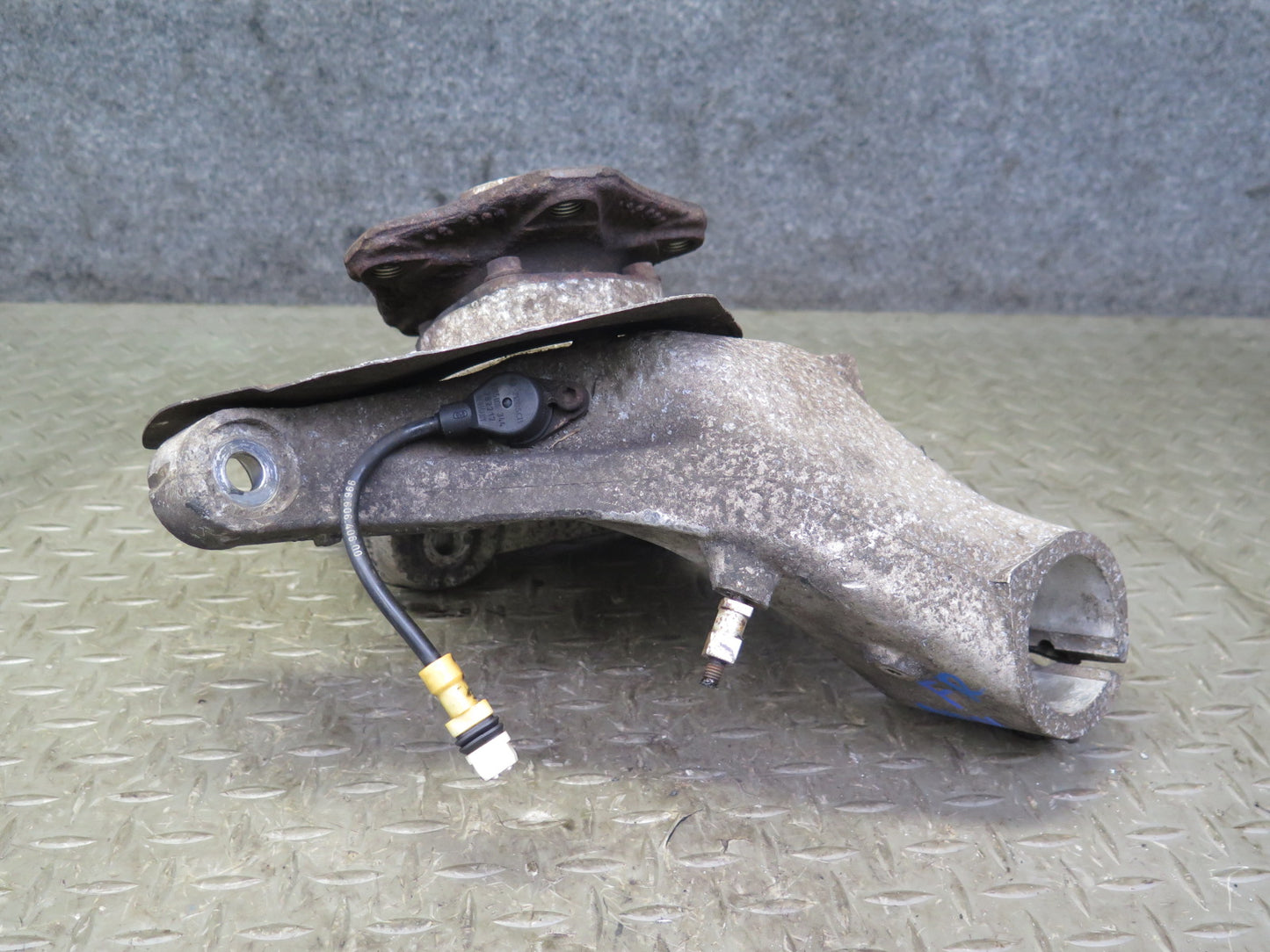 1999-2004 Porsche 911 996 Boxster RWD Front Right Spindle Knuckle Wheel Hub