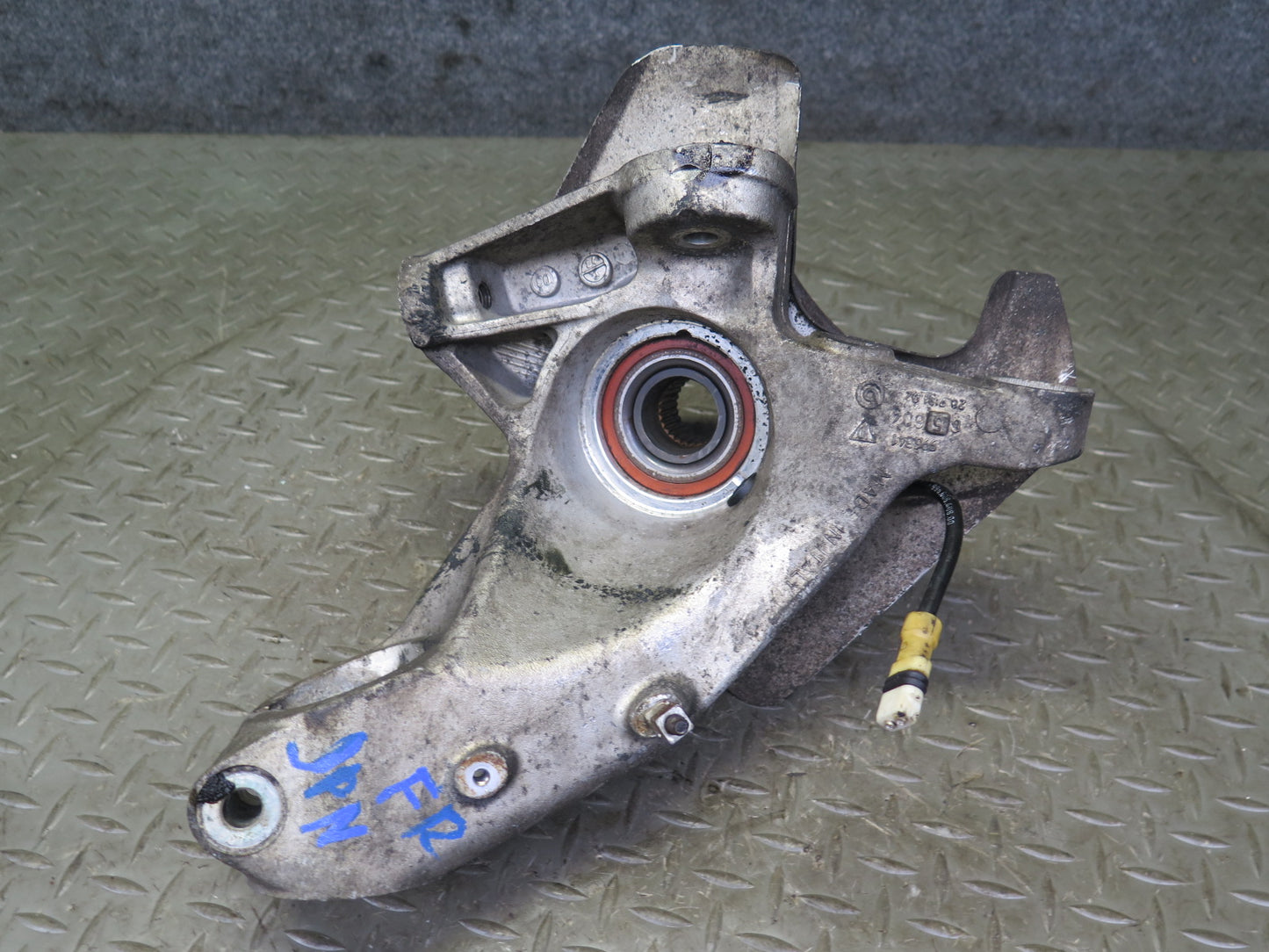 1999-2004 Porsche 911 996 Boxster RWD Front Right Spindle Knuckle Wheel Hub