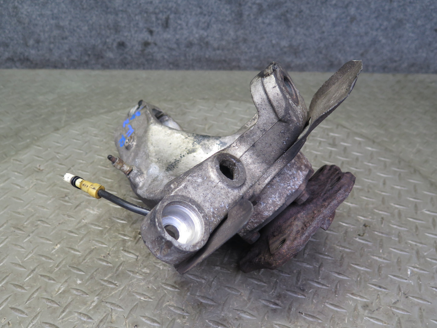 1999-2004 Porsche 911 996 Boxster RWD Front Right Spindle Knuckle Wheel Hub