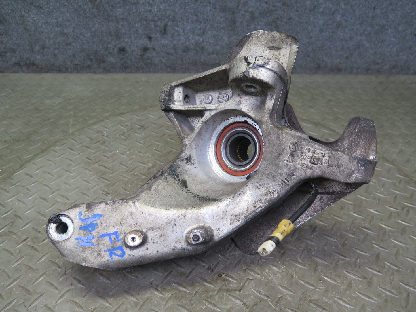 1999-2004 Porsche 911 996 Boxster RWD Front Right Spindle Knuckle Wheel Hub