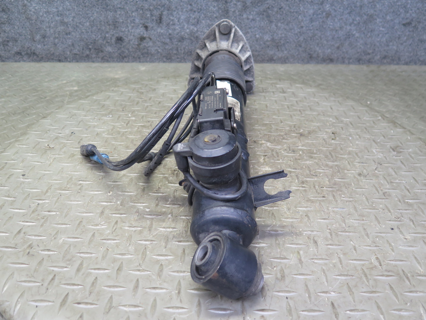 2010-2014 BMW E70 E71 X5M X6M Rear Left & Right VDC Strut Shock Absorber Set
