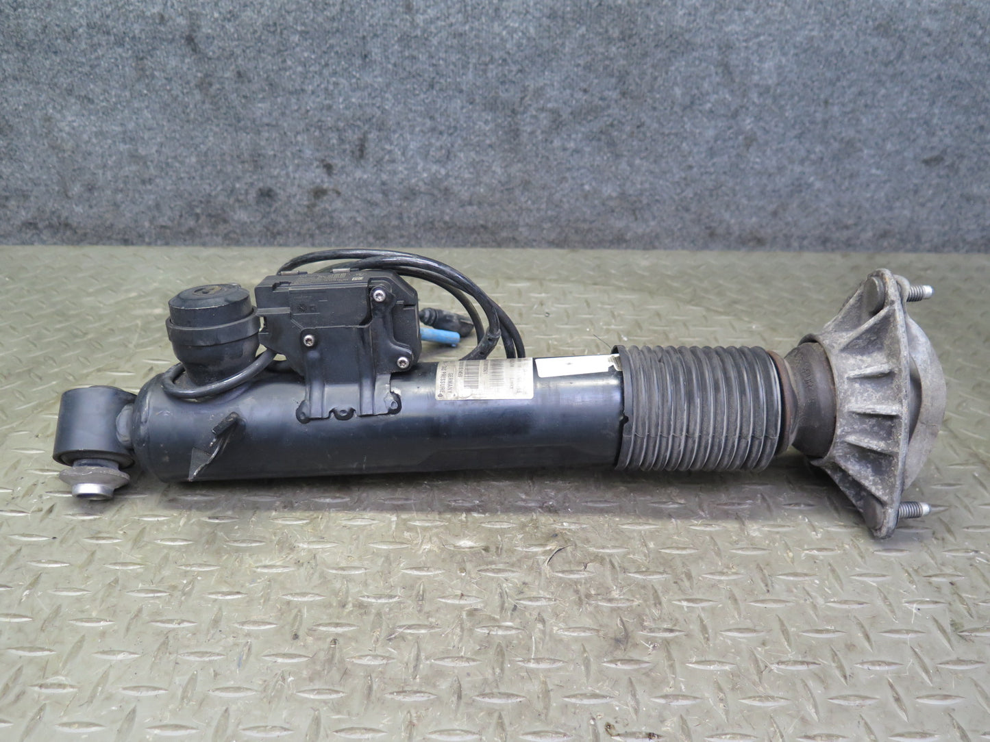 2010-2014 BMW E70 E71 X5M X6M Rear Left & Right VDC Strut Shock Absorber Set