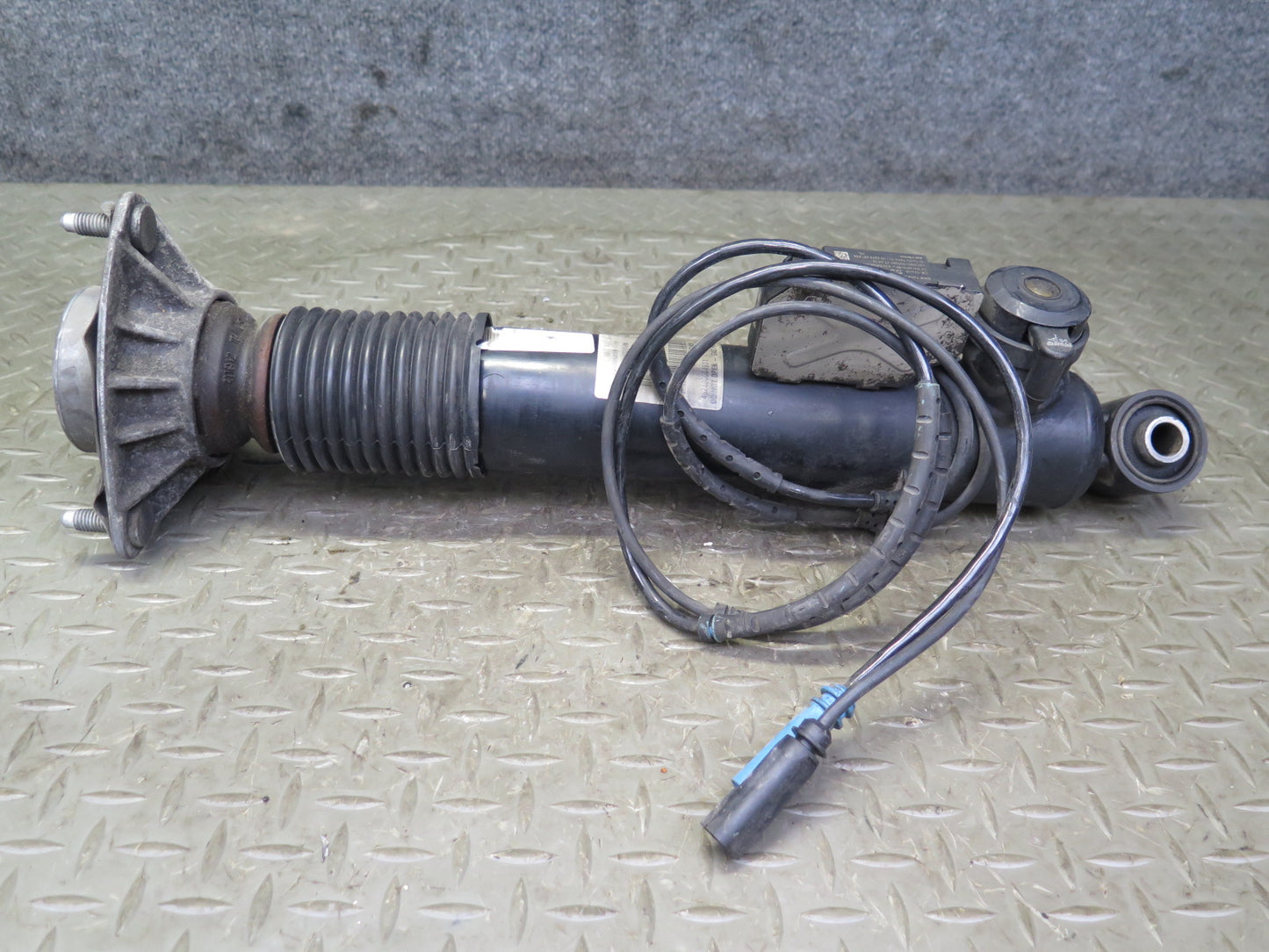 2010-2014 BMW E70 E71 X5M X6M Rear Left & Right VDC Strut Shock Absorber Set