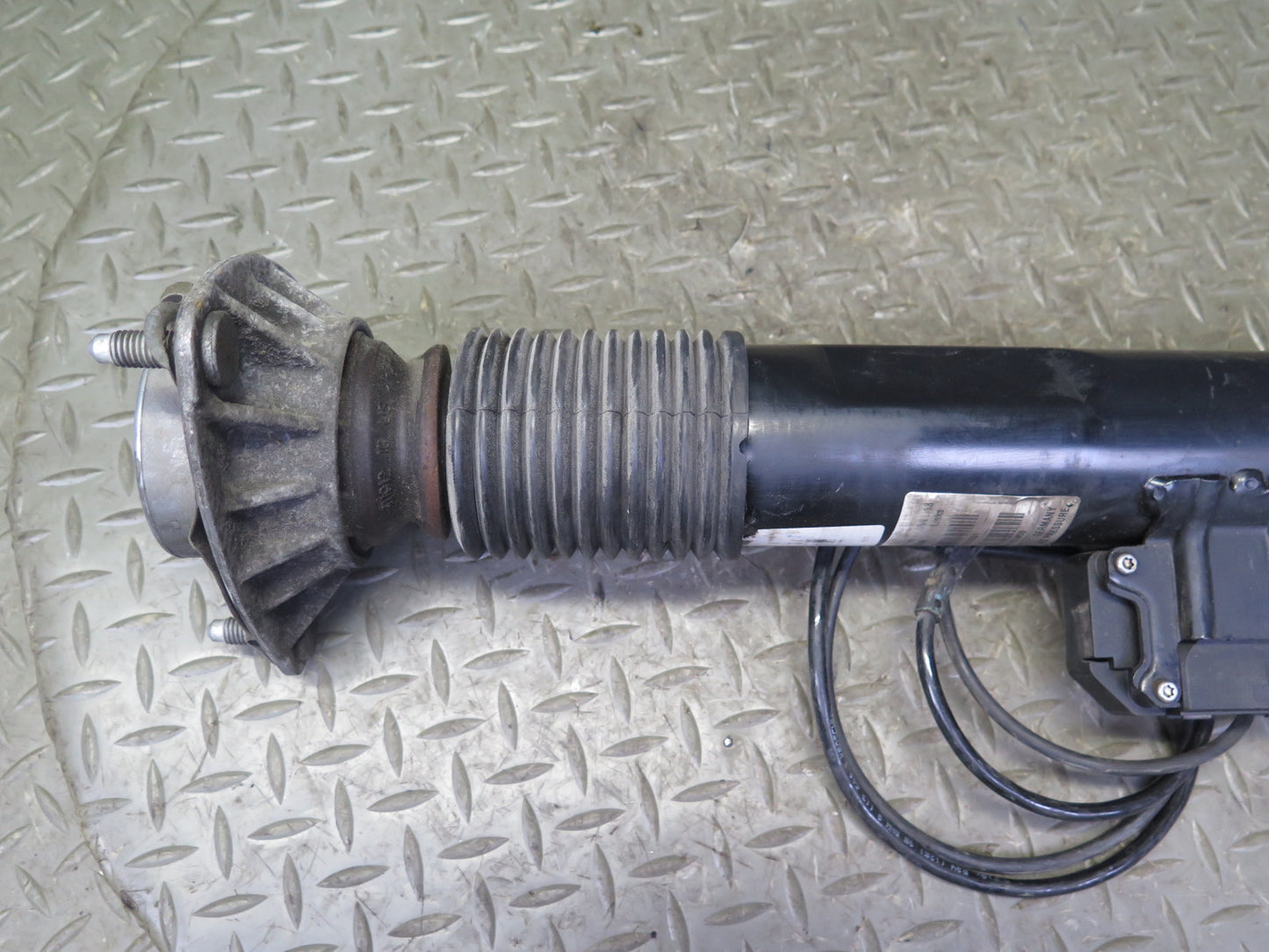 2010-2014 BMW E70 E71 X5M X6M Rear Left & Right VDC Strut Shock Absorber Set