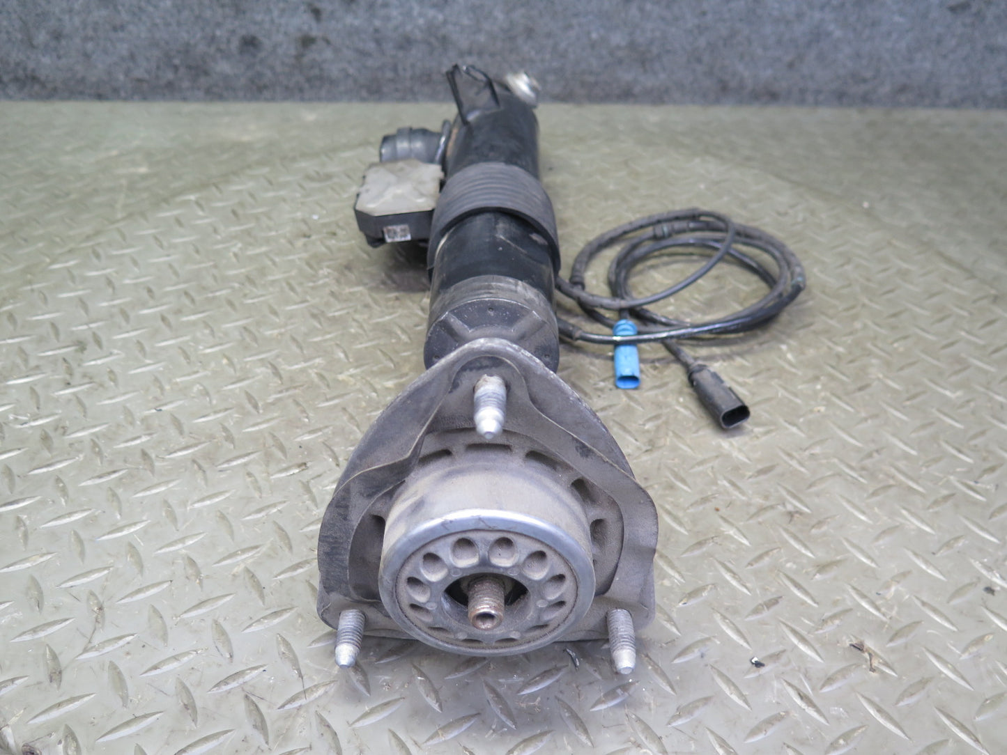 2010-2014 BMW E70 E71 X5M X6M Rear Left & Right VDC Strut Shock Absorber Set