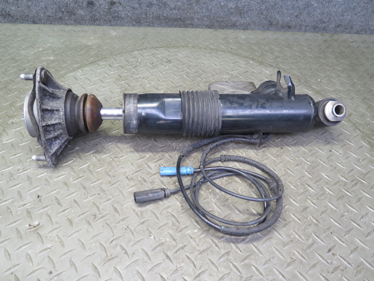 2010-2014 BMW E70 E71 X5M X6M Rear Left & Right VDC Strut Shock Absorber Set