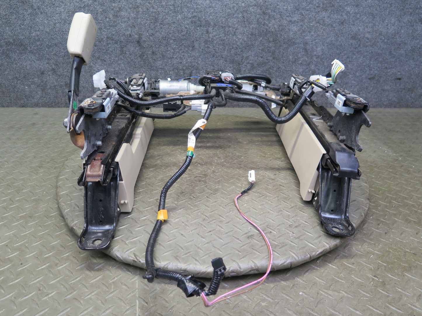 04-09 Lexus UZJ120L GX470 Front Right Passenger Side Seat Track Frame W/ Motor