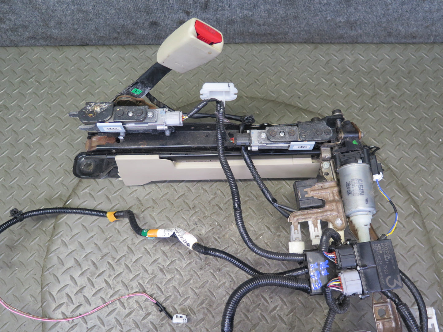 04-09 Lexus UZJ120L GX470 Front Right Passenger Side Seat Track Frame W/ Motor