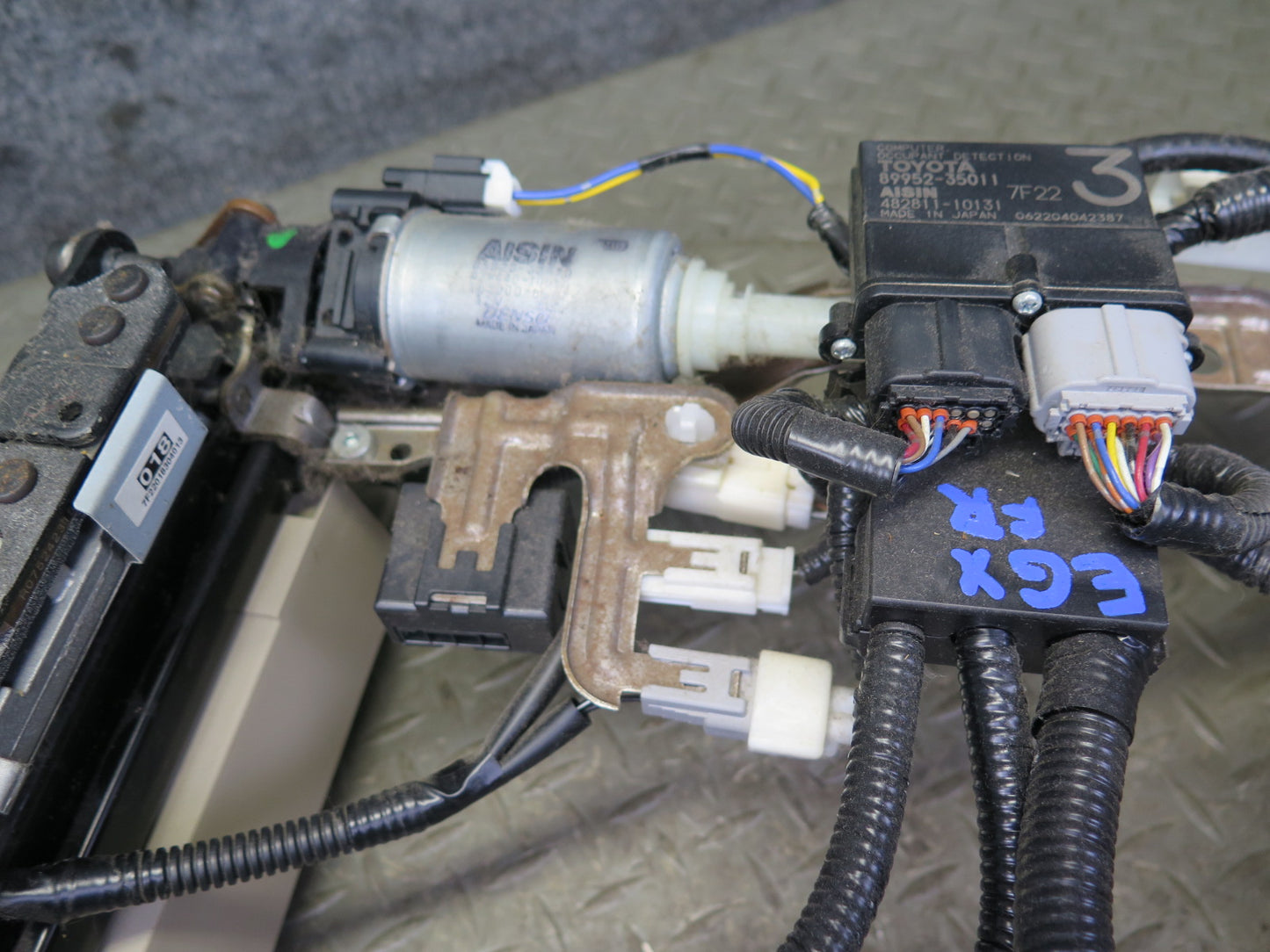 04-09 Lexus UZJ120L GX470 Front Right Passenger Side Seat Track Frame W/ Motor