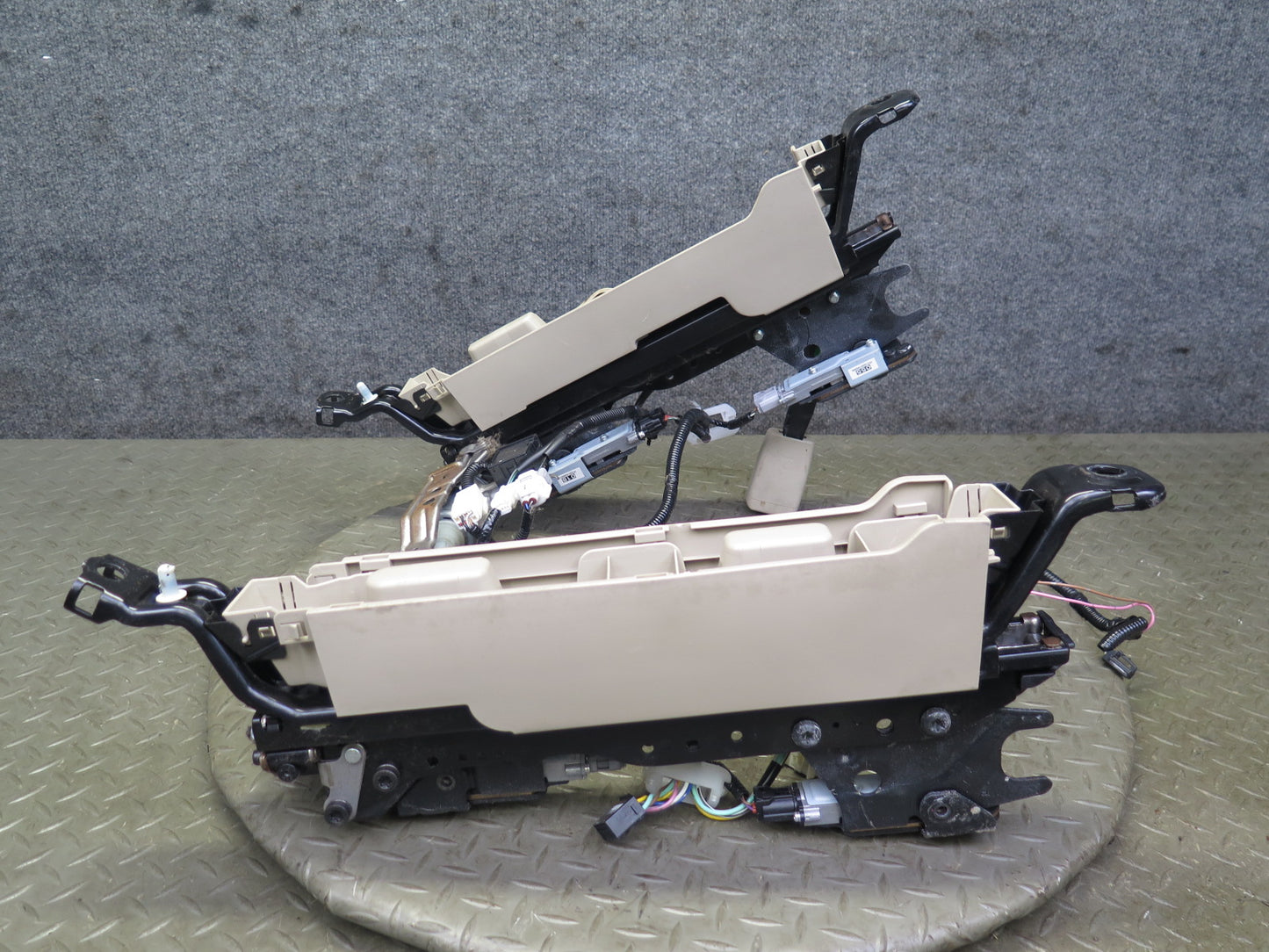 04-09 Lexus UZJ120L GX470 Front Right Passenger Side Seat Track Frame W/ Motor