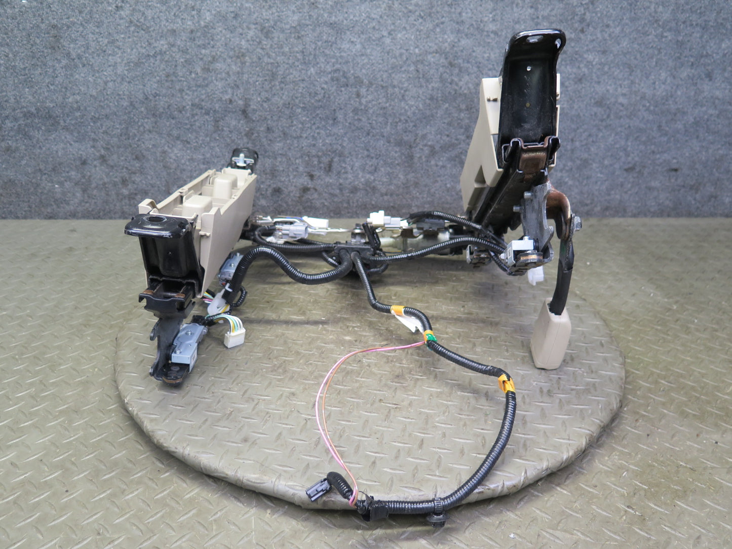 04-09 Lexus UZJ120L GX470 Front Right Passenger Side Seat Track Frame W/ Motor