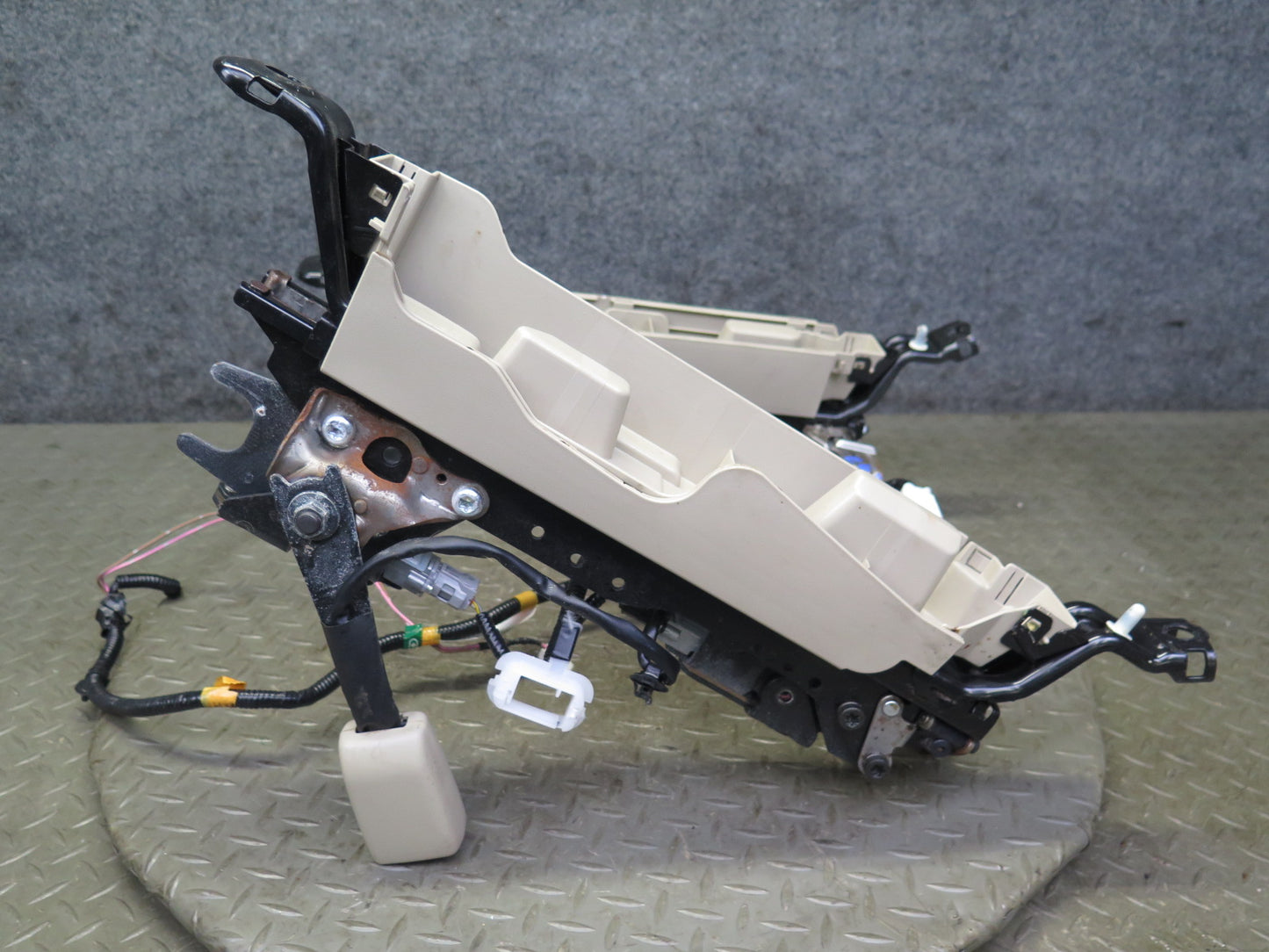 04-09 Lexus UZJ120L GX470 Front Right Passenger Side Seat Track Frame W/ Motor