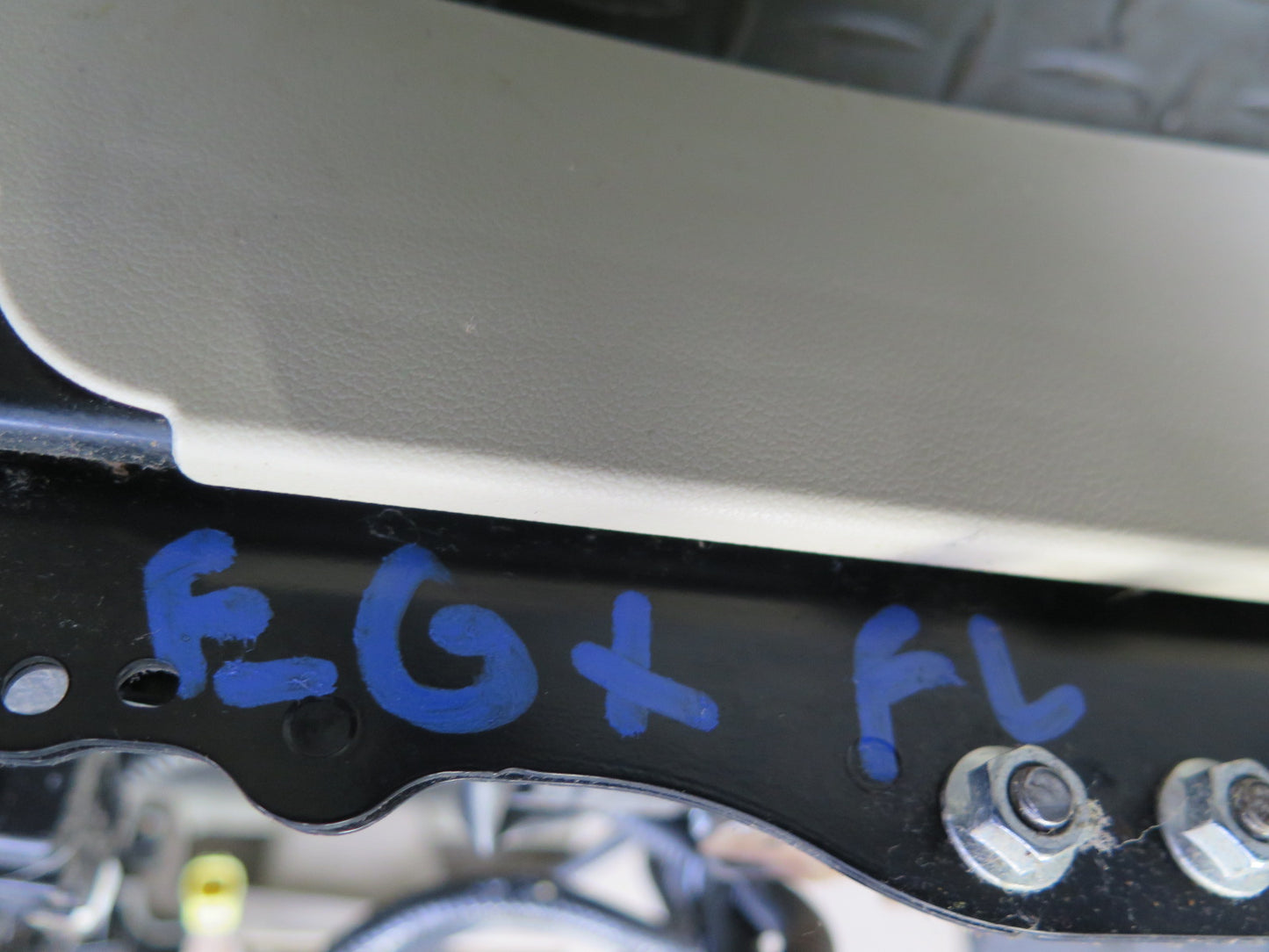 04-09 Lexus UZJ120L GX470 Front Left Driver Side Seat Track Frame W/ Motor