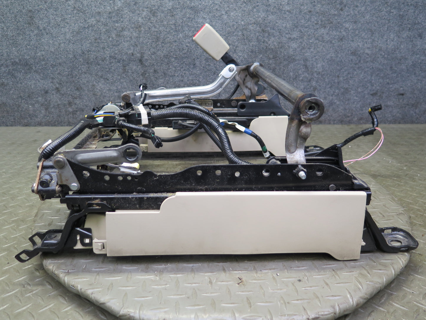 04-09 Lexus UZJ120L GX470 Front Left Driver Side Seat Track Frame W/ Motor