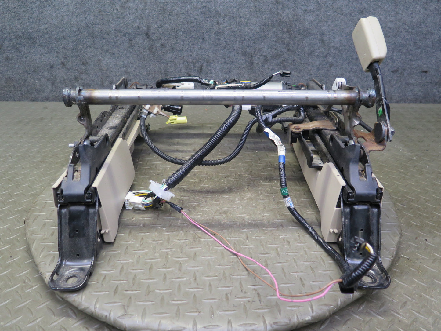 04-09 Lexus UZJ120L GX470 Front Left Driver Side Seat Track Frame W/ Motor