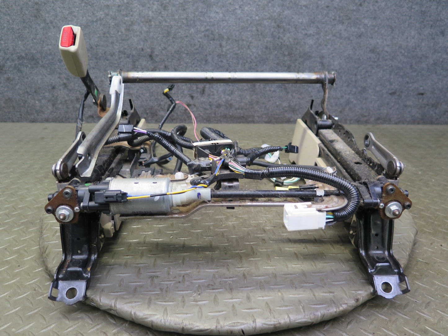 04-09 Lexus UZJ120L GX470 Front Left Driver Side Seat Track Frame W/ Motor