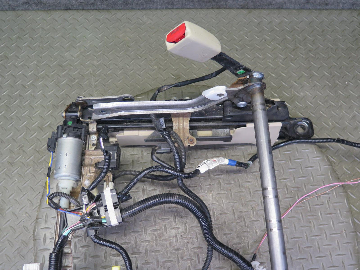 04-09 Lexus UZJ120L GX470 Front Left Driver Side Seat Track Frame W/ Motor