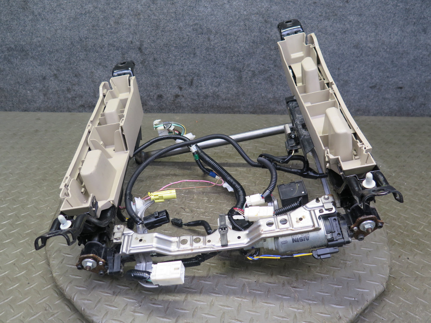 04-09 Lexus UZJ120L GX470 Front Left Driver Side Seat Track Frame W/ Motor