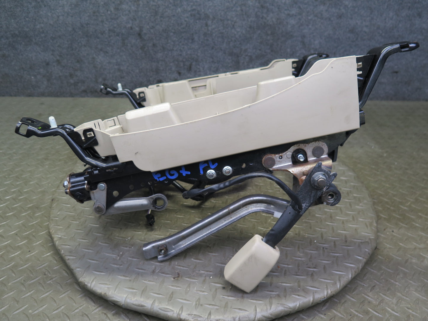 04-09 Lexus UZJ120L GX470 Front Left Driver Side Seat Track Frame W/ Motor