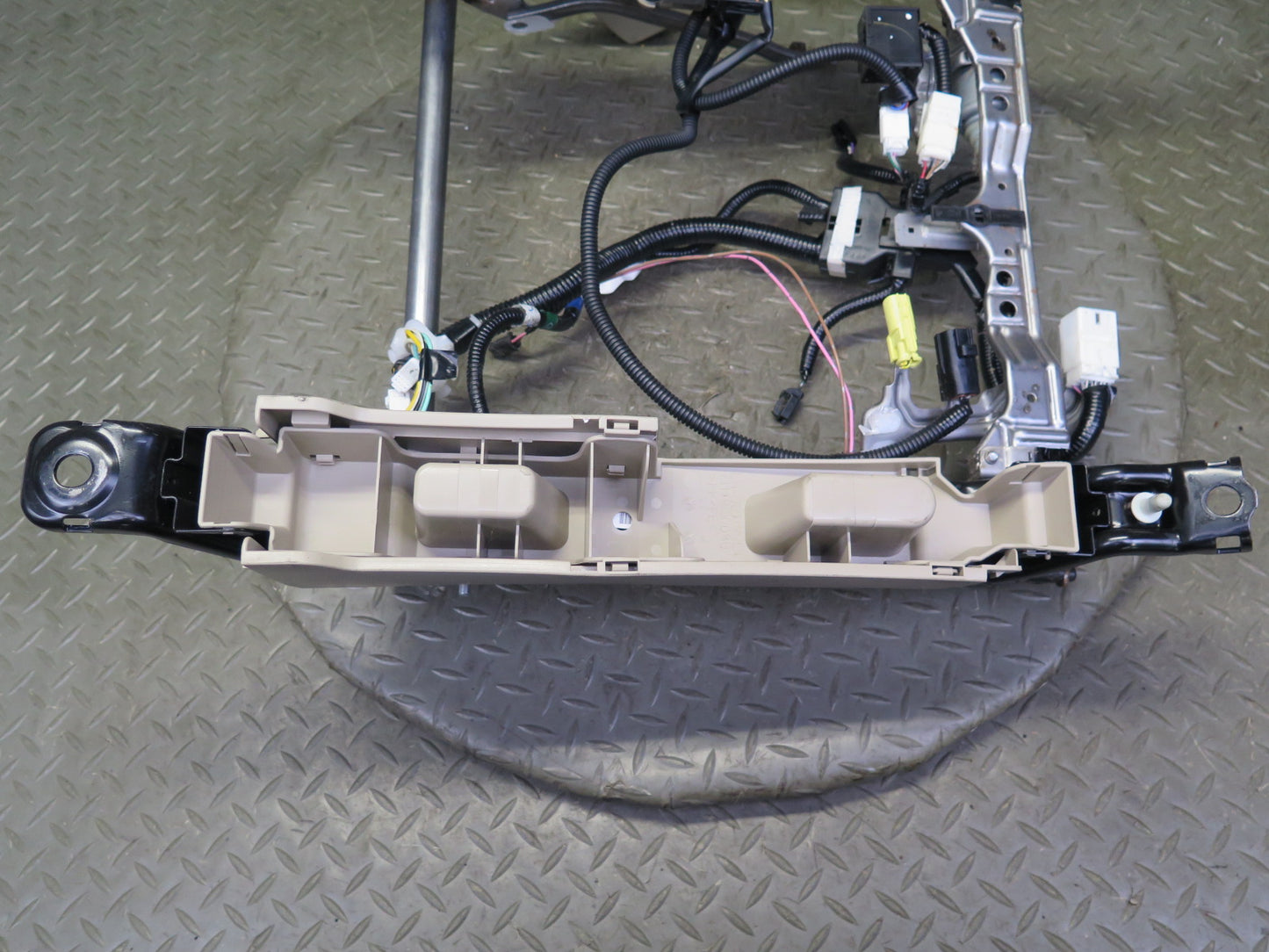 04-09 Lexus UZJ120L GX470 Front Left Driver Side Seat Track Frame W/ Motor