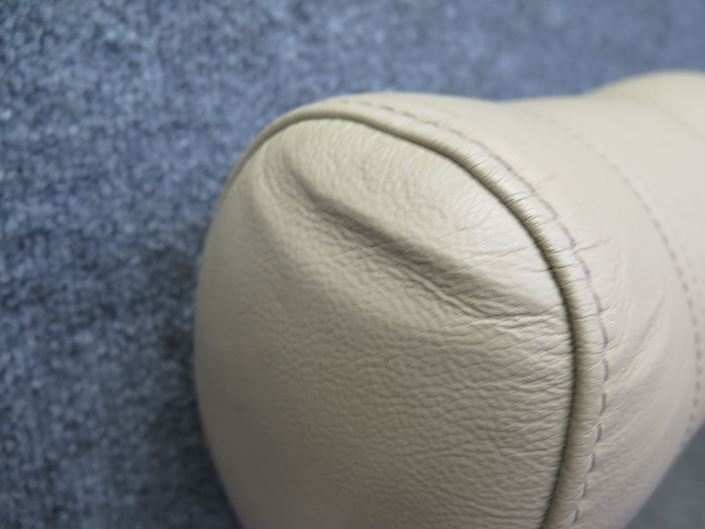 02-05 Ford Thunderbird Set of 2 Front Left Right Leather Headrest Light OAK OEM