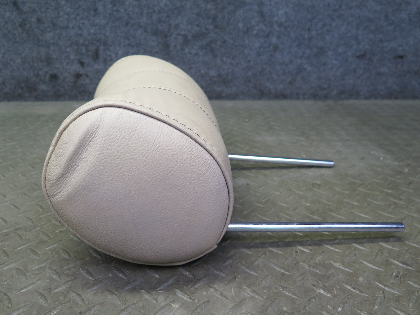 02-05 Ford Thunderbird Set of 2 Front Left Right Leather Headrest Light OAK OEM