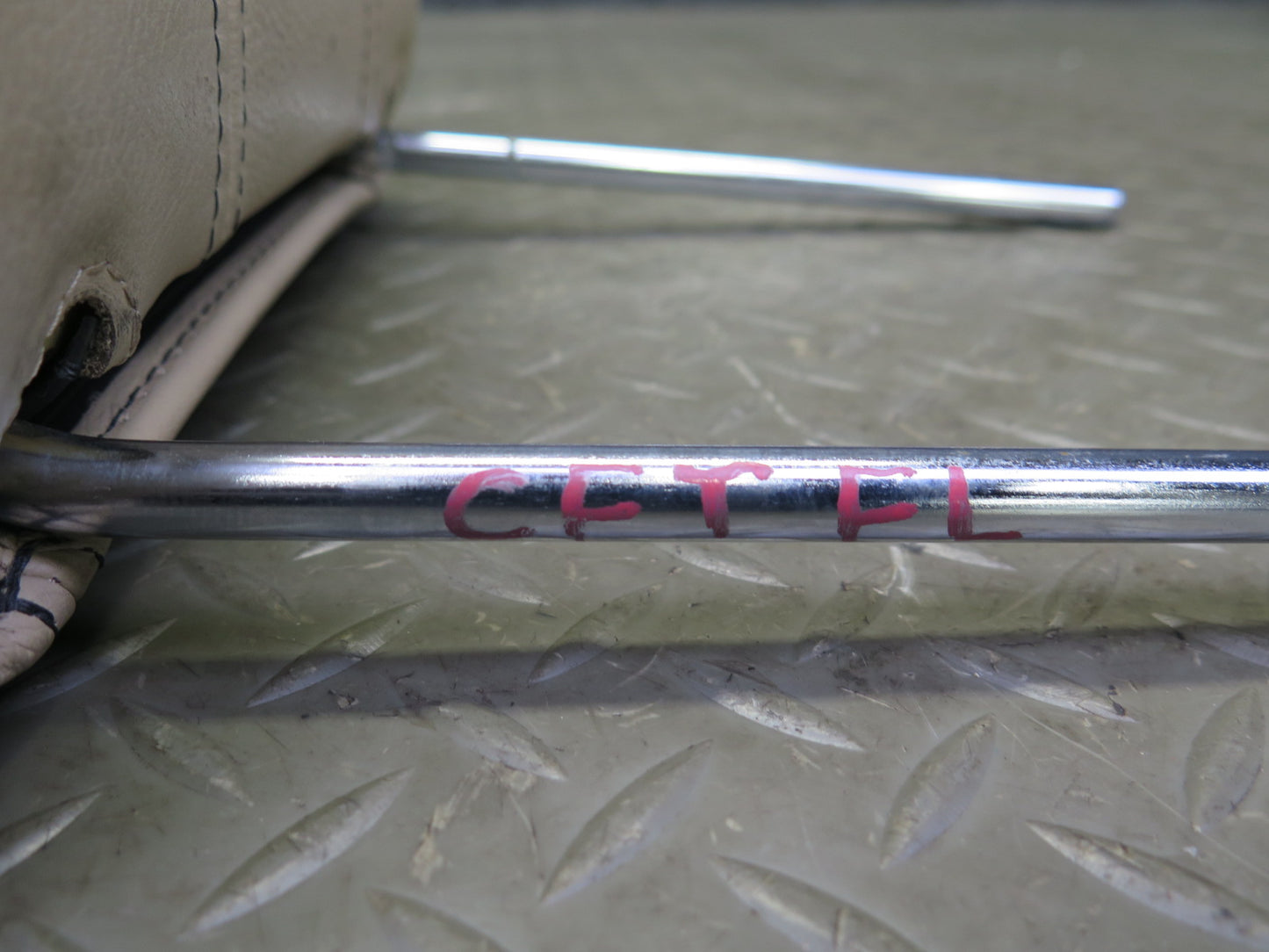 02-05 Ford Thunderbird Set of 2 Front Left Right Leather Headrest Light OAK OEM