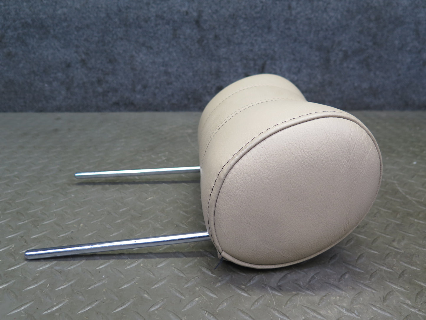 02-05 Ford Thunderbird Set of 2 Front Left Right Leather Headrest Light OAK OEM