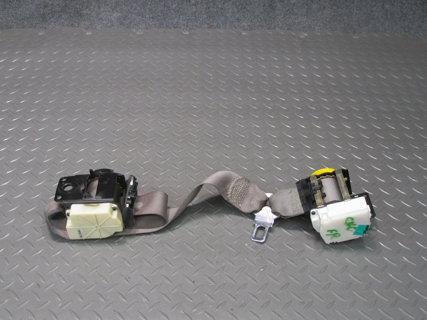 97-04 CHEVROLET CORVETTE C5 FRONT RIGHT & LEFT SIDE SEATBELT RETRACTOR SET OEM