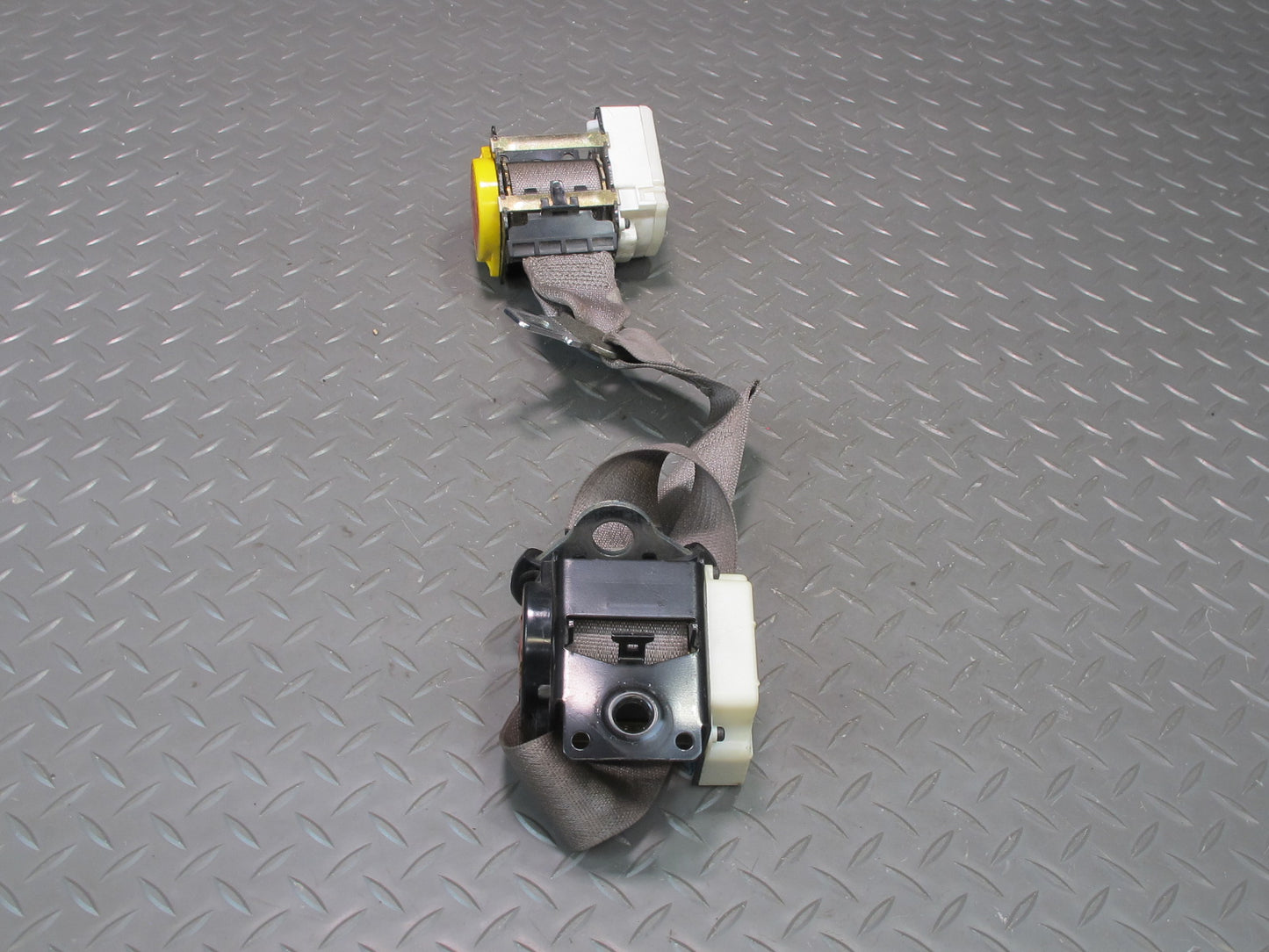 97-04 CHEVROLET CORVETTE C5 FRONT RIGHT & LEFT SIDE SEATBELT RETRACTOR SET OEM